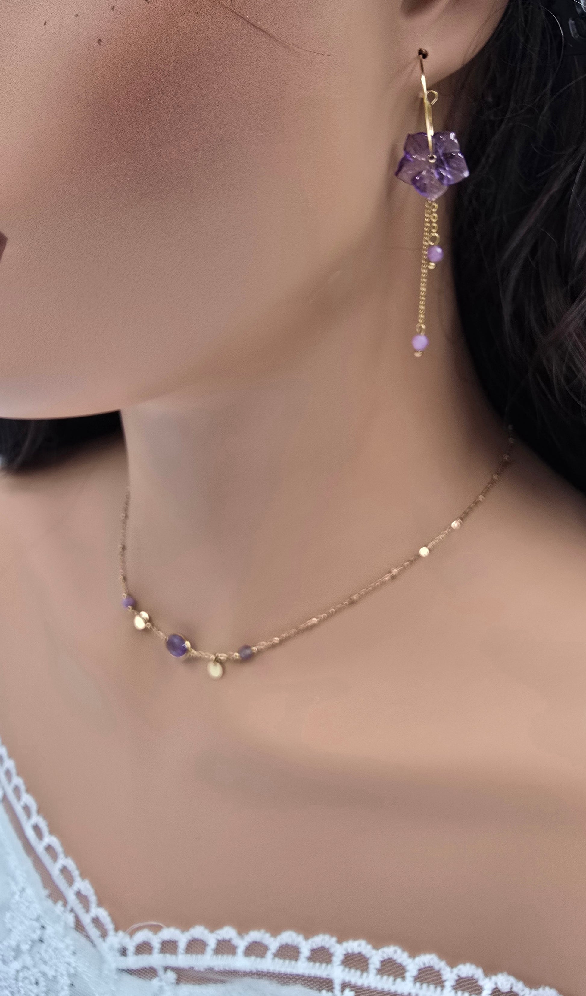 Boucles d'Oreilles Fani – Créoles Fleur en Pierre Naturelle & Chaînes Pendantes