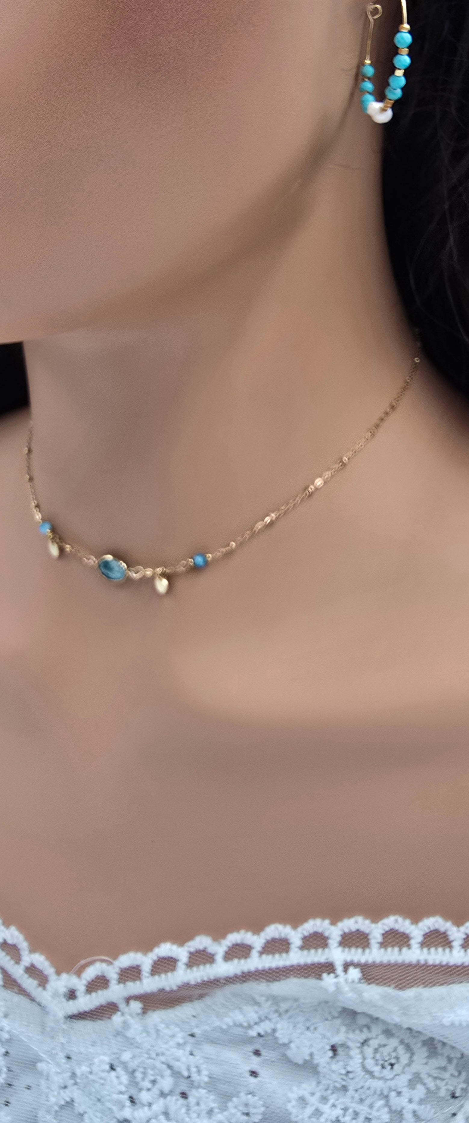 Collier Maurine – Pierre Naturelle & Sequins Dorés