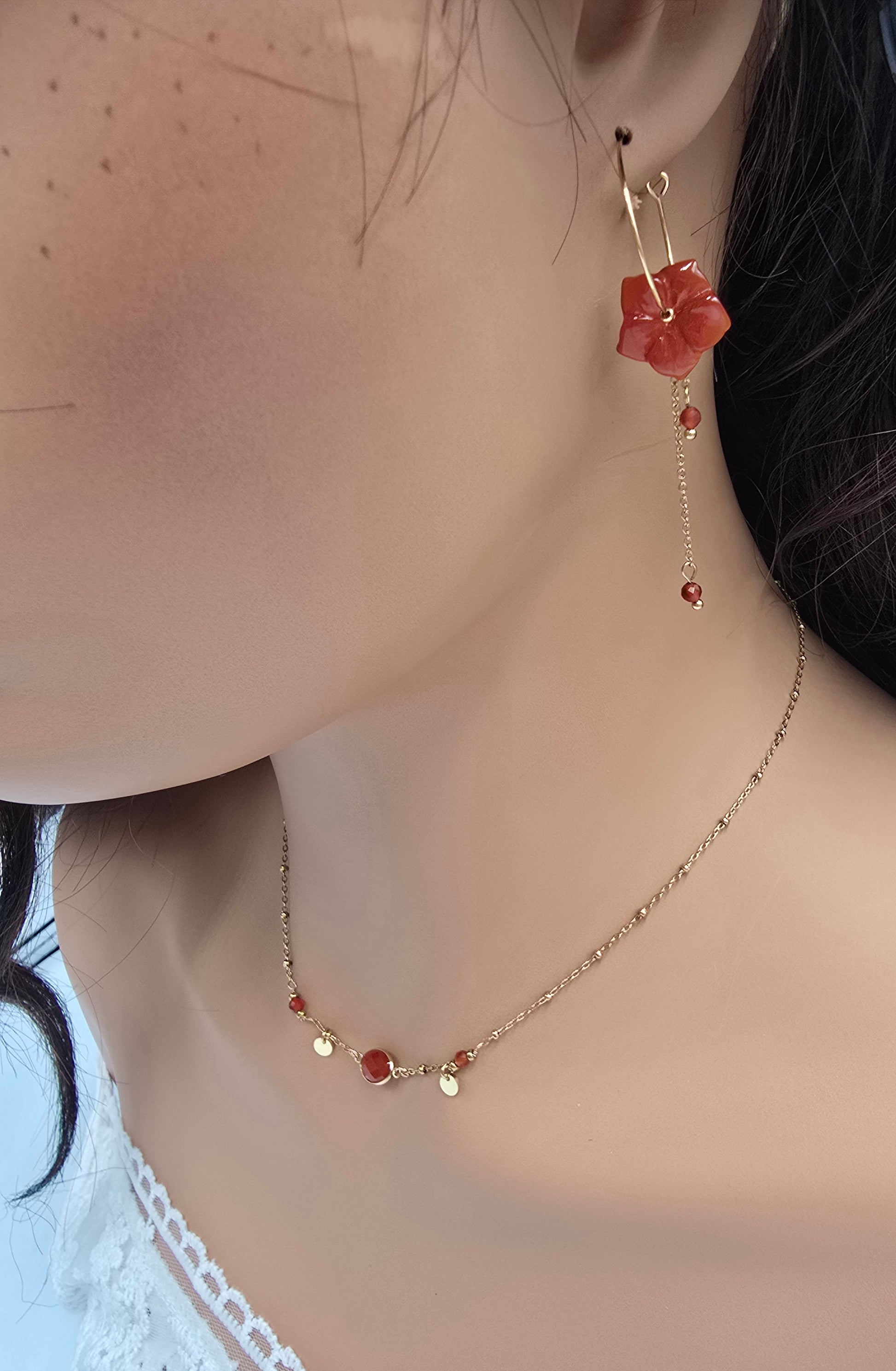 Collier Maurine – Pierre Naturelle & Sequins Dorés