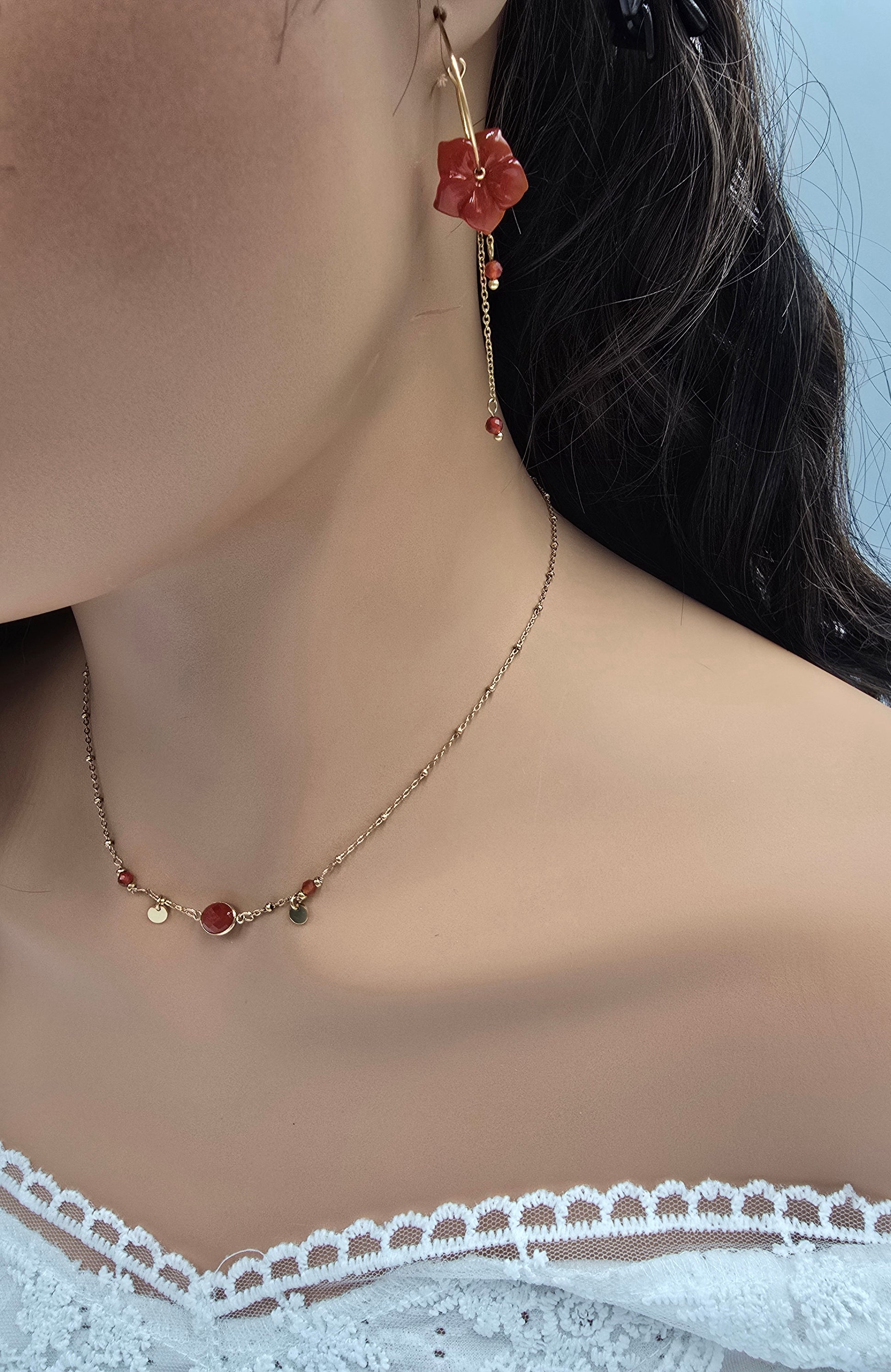 Boucles d'Oreilles Fani – Créoles Fleur en Pierre Naturelle & Chaînes Pendantes