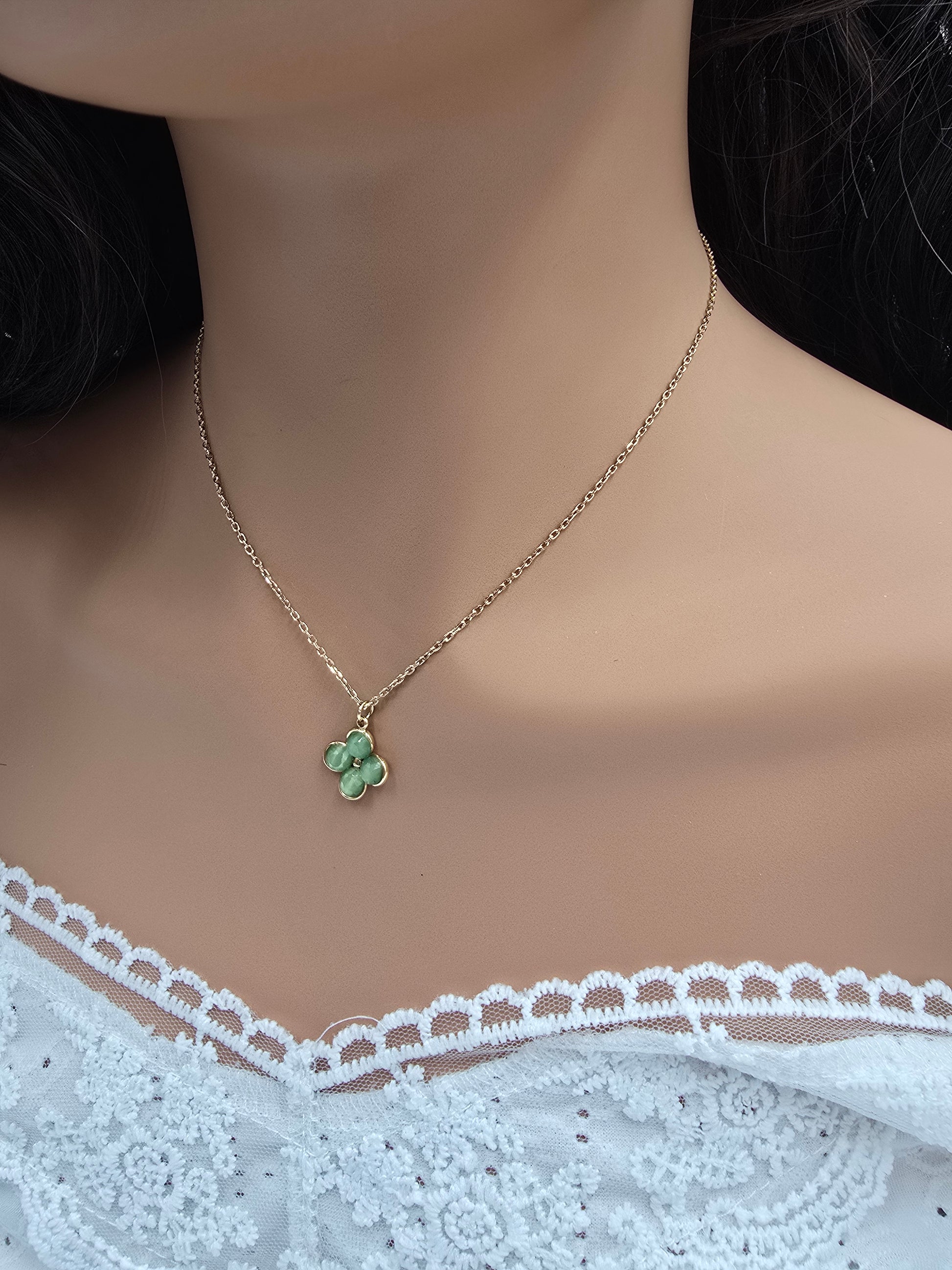 Collier Lina – Trèfle Œil de Chat