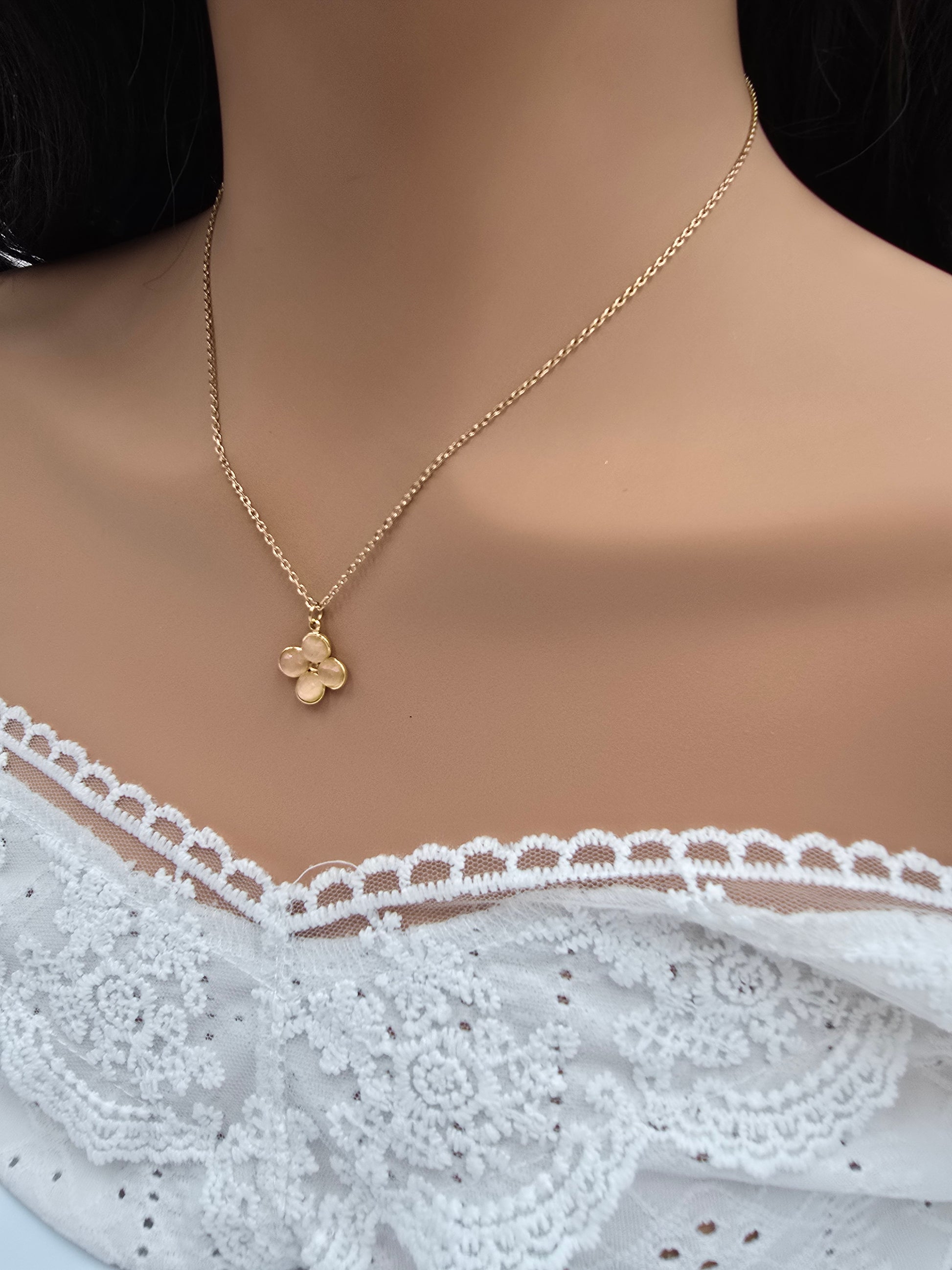 Collier Lina – Trèfle Œil de Chat