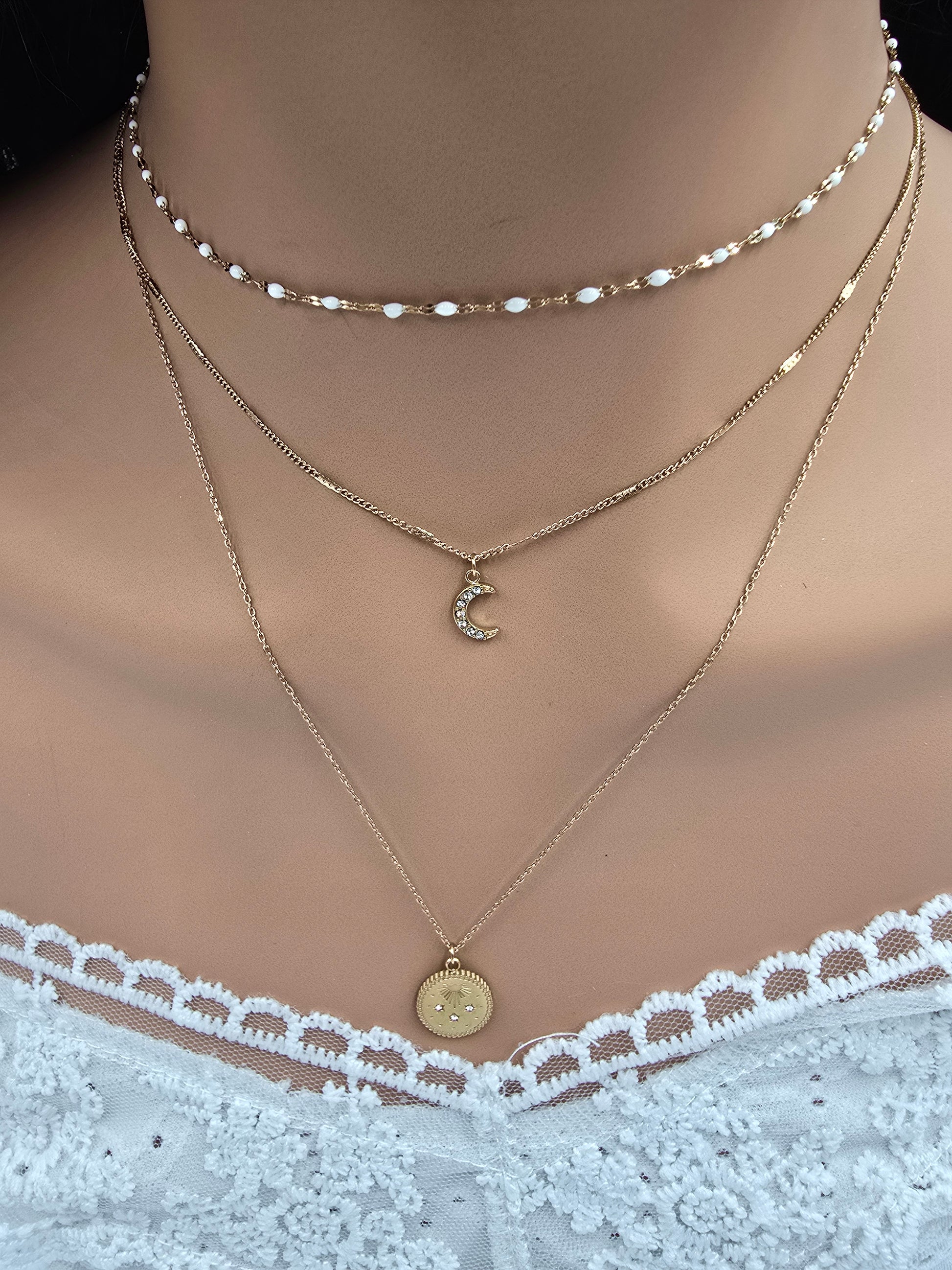 Collier Talia – 3 Rangs Lune, Médaillon Étoiles & Maille Grain de Café Émaillée