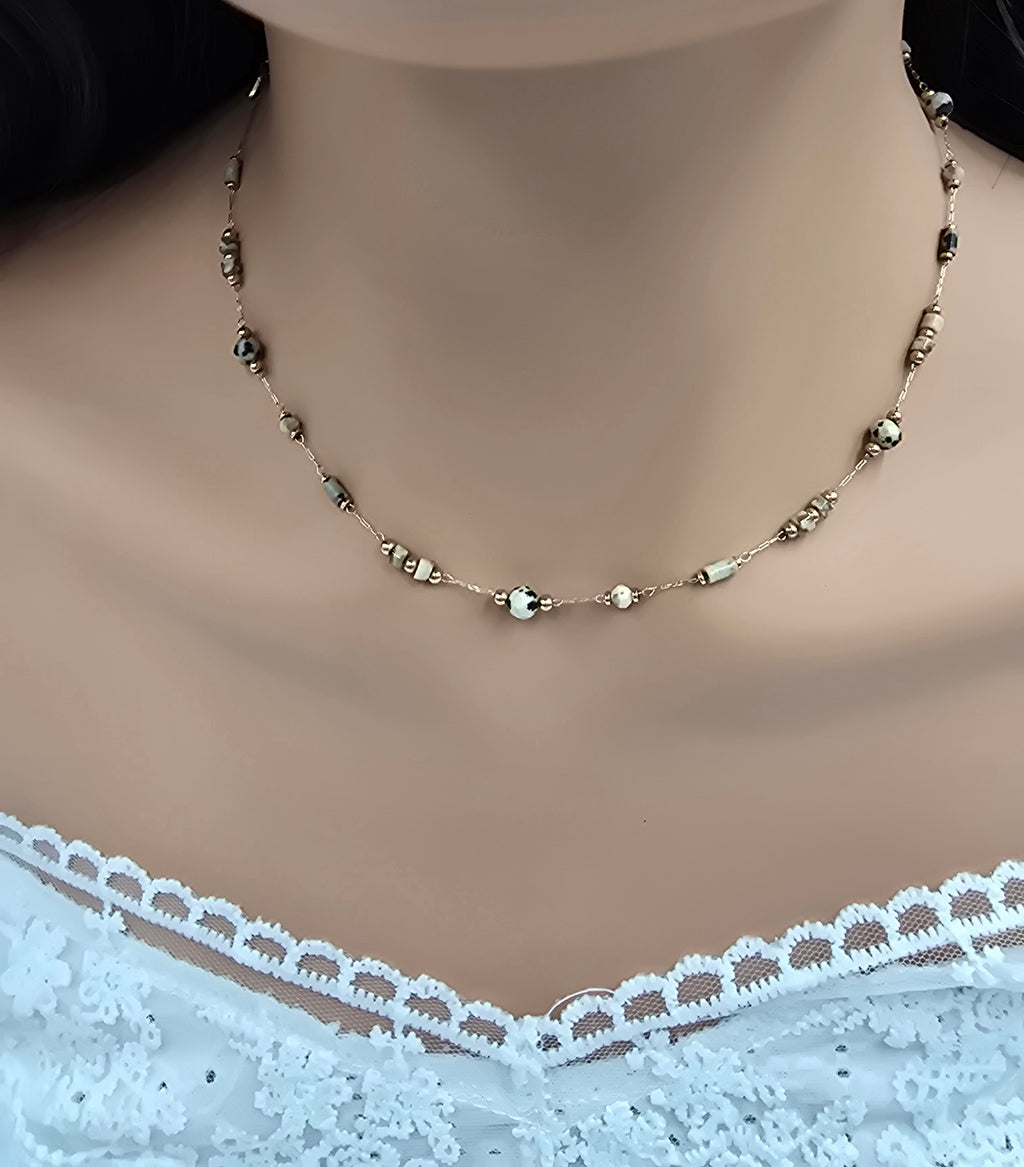 Collier Joye – Chaîne Dorée & Pierres Naturelles
