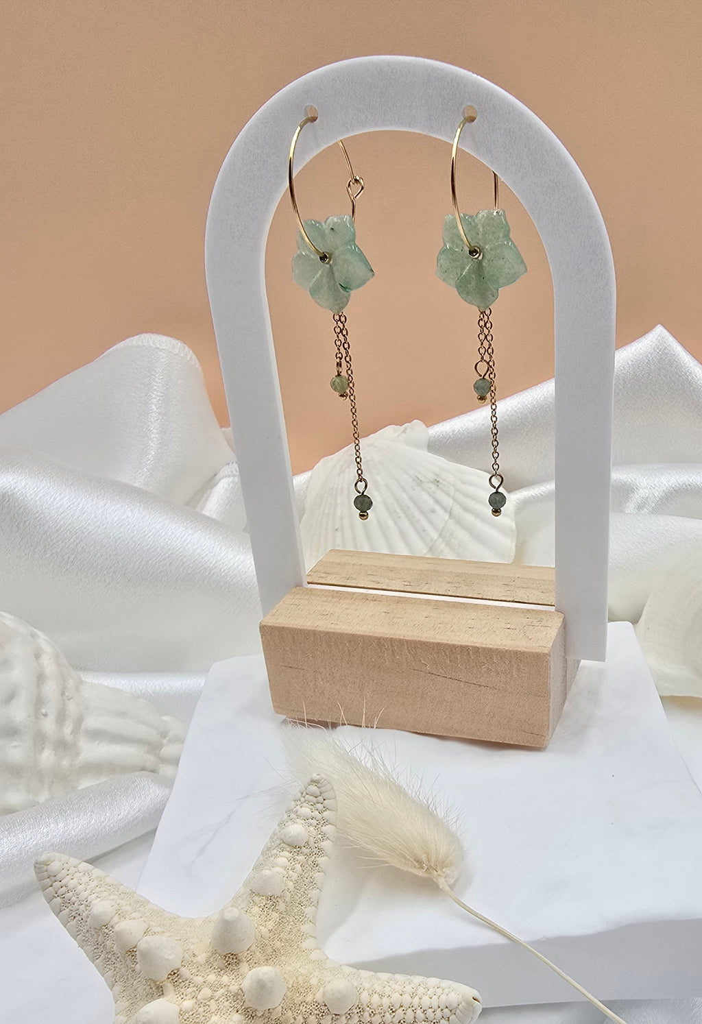 Boucles d'Oreilles Fani – Créoles Fleur en Pierre Naturelle & Chaînes Pendantes