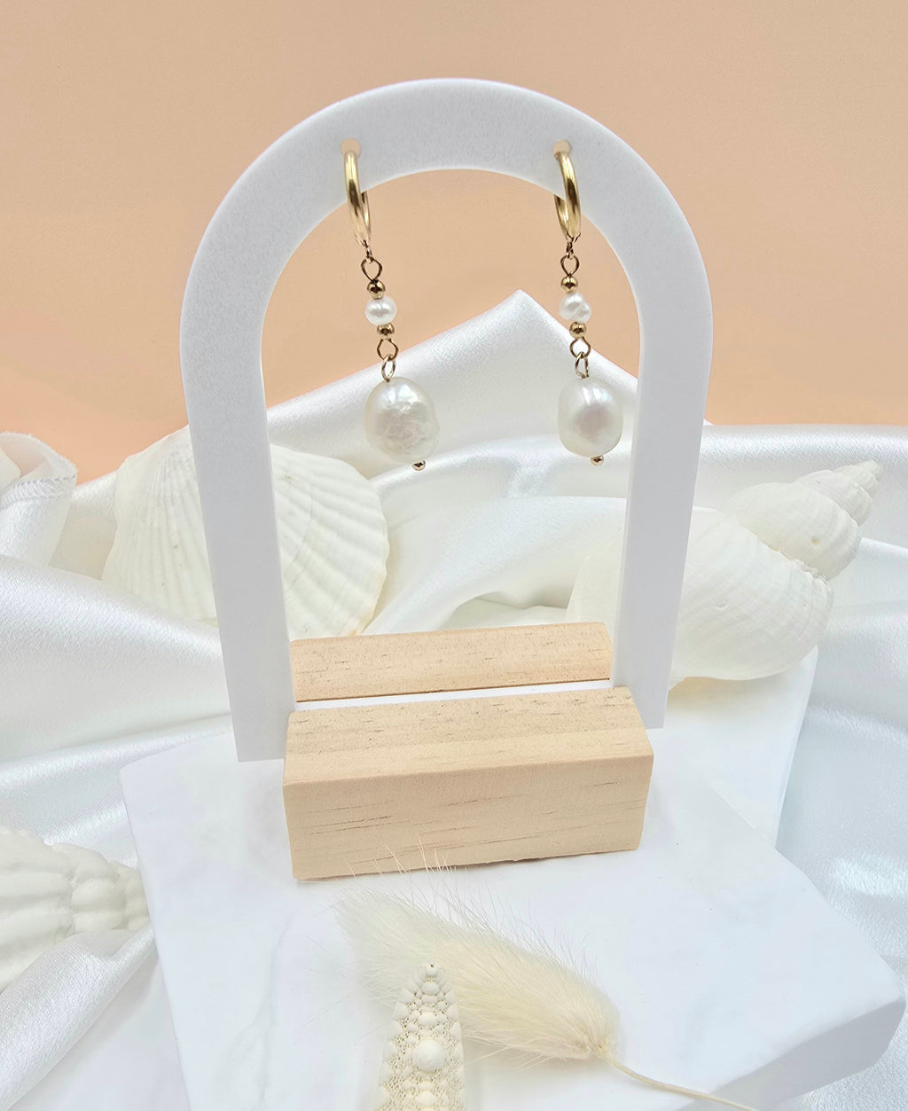 Boucles d'Oreilles Perla – Créoles Dorées & Perles d'Eau Douce Baroques