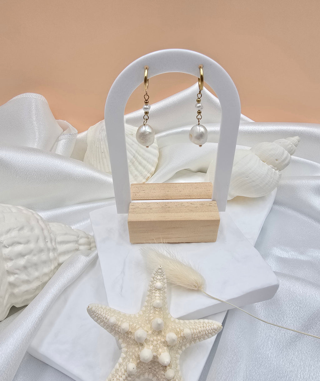 Boucles d'Oreilles Perla – Créoles Dorées & Perles d'Eau Douce Baroques