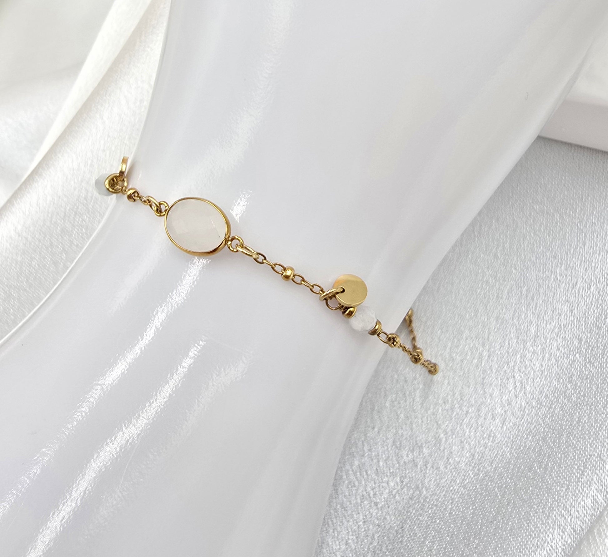 Bracelet Maurine – Pierre Naturelle & Sequins Dorés