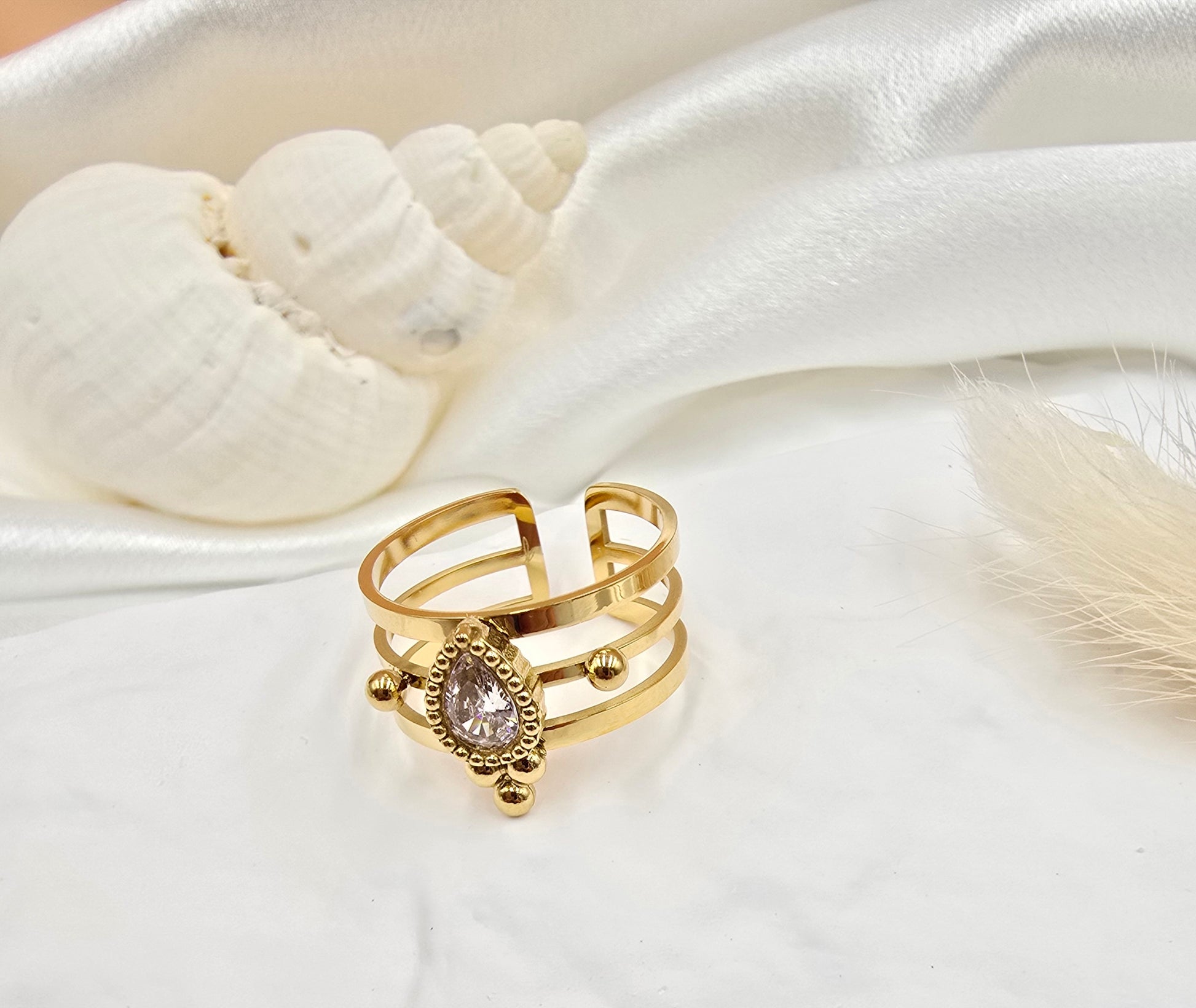 Bague Milan – Triple Anneau Doré & Cristal Goutte