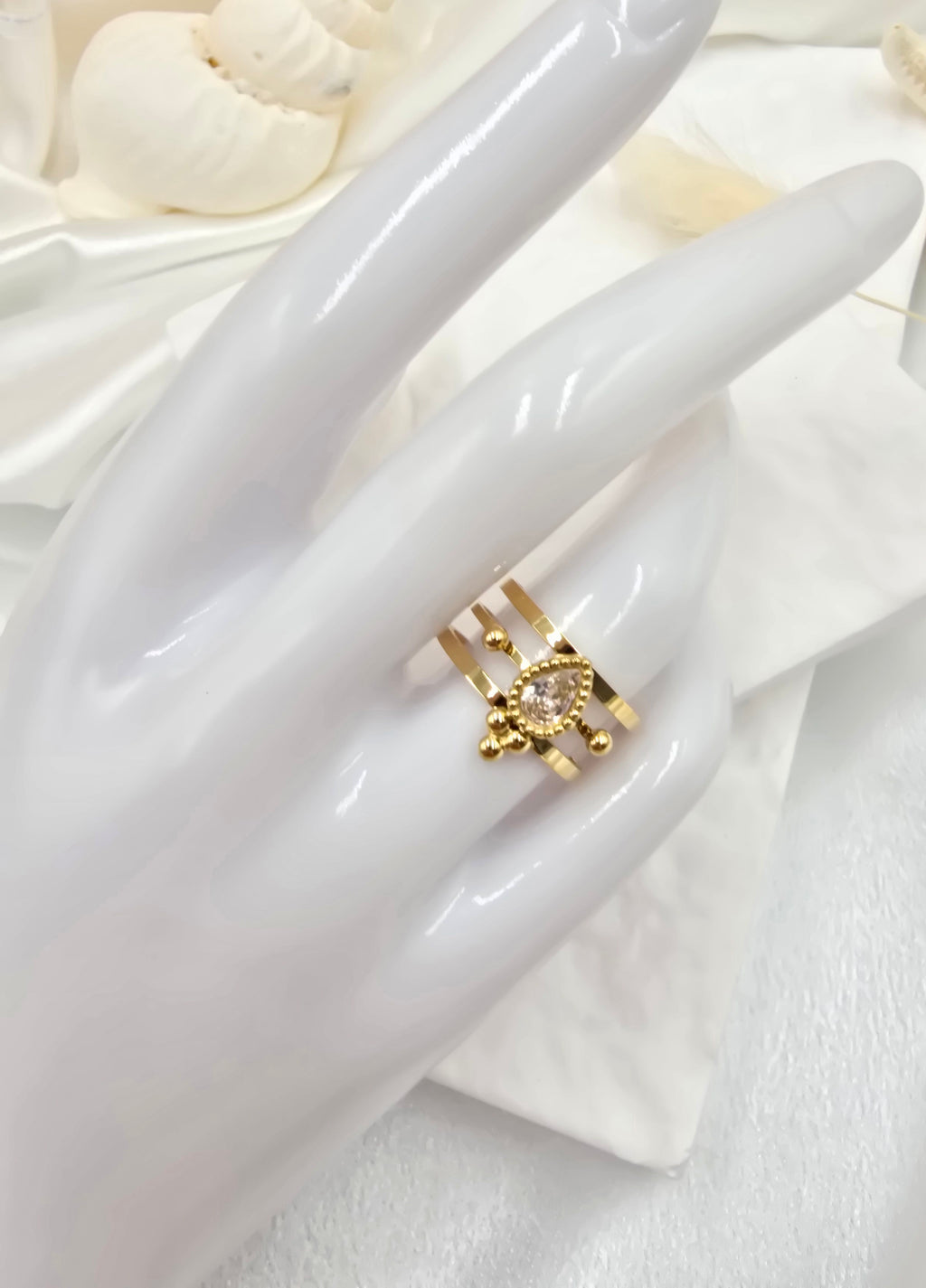 Bague Milan – Triple Anneau Doré & Cristal Goutte