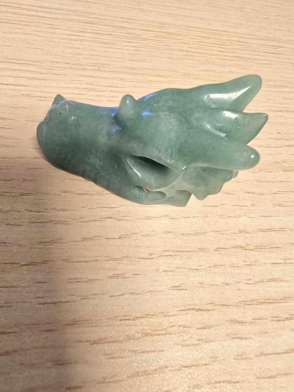 Tête de dragon sculptée en aventurine verte - pierre naturelle