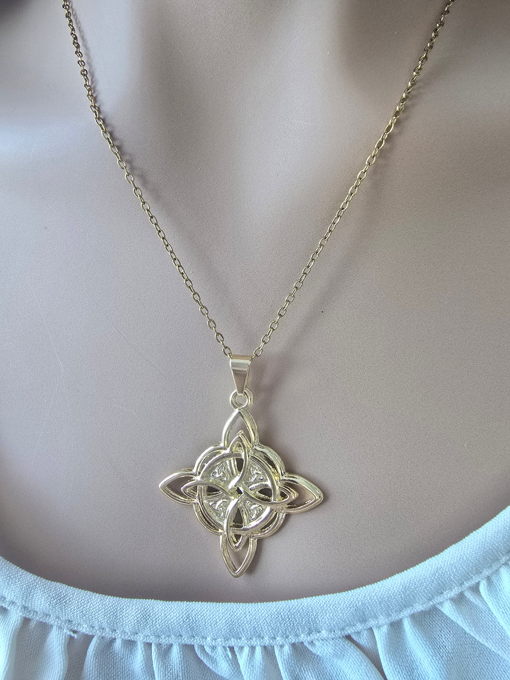 Pendentif Nœud de Sorcière | Nœud Celtique Or 18K