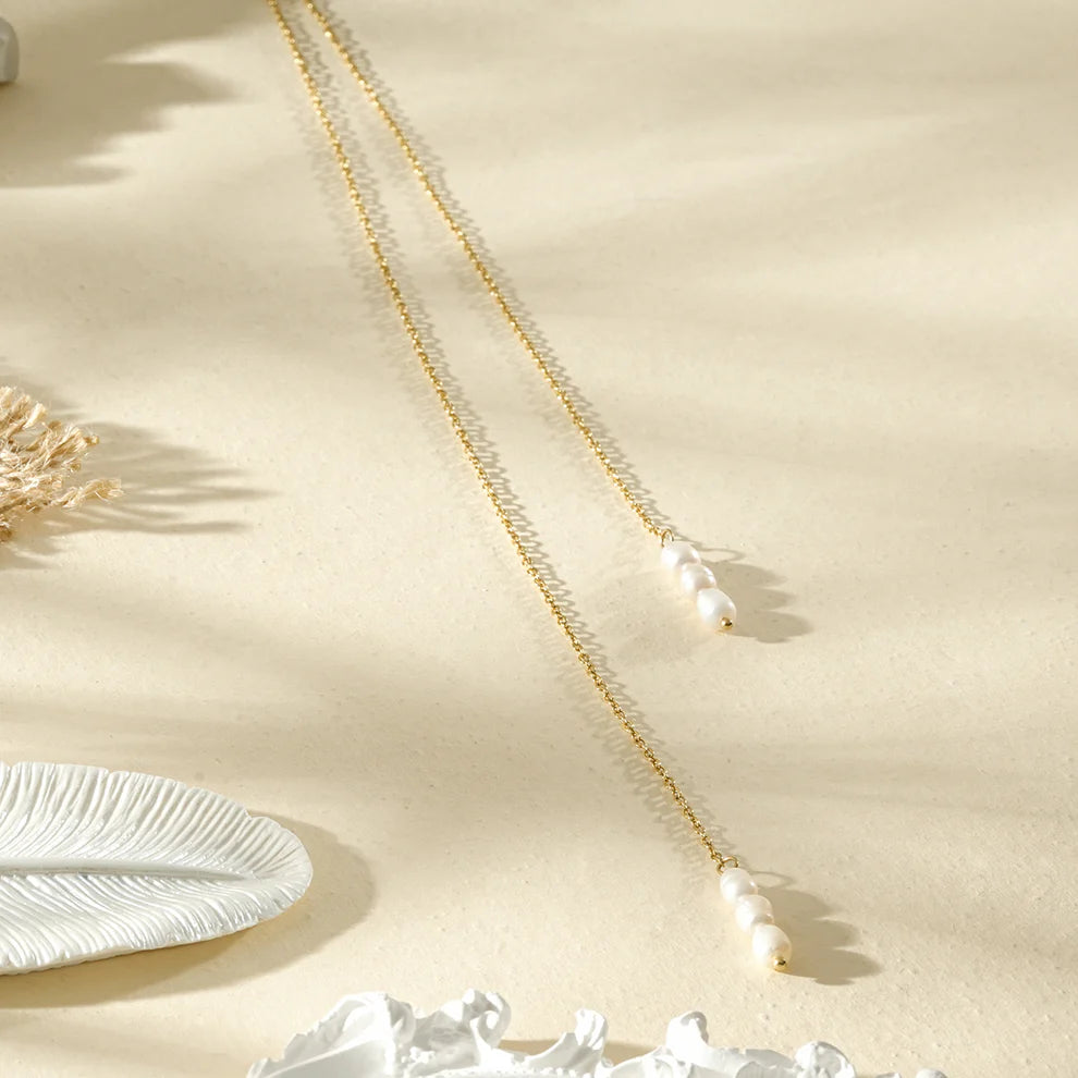 Chaîne de Dos ALINA — Triple Perles en Y | Or et Âme Bijoux