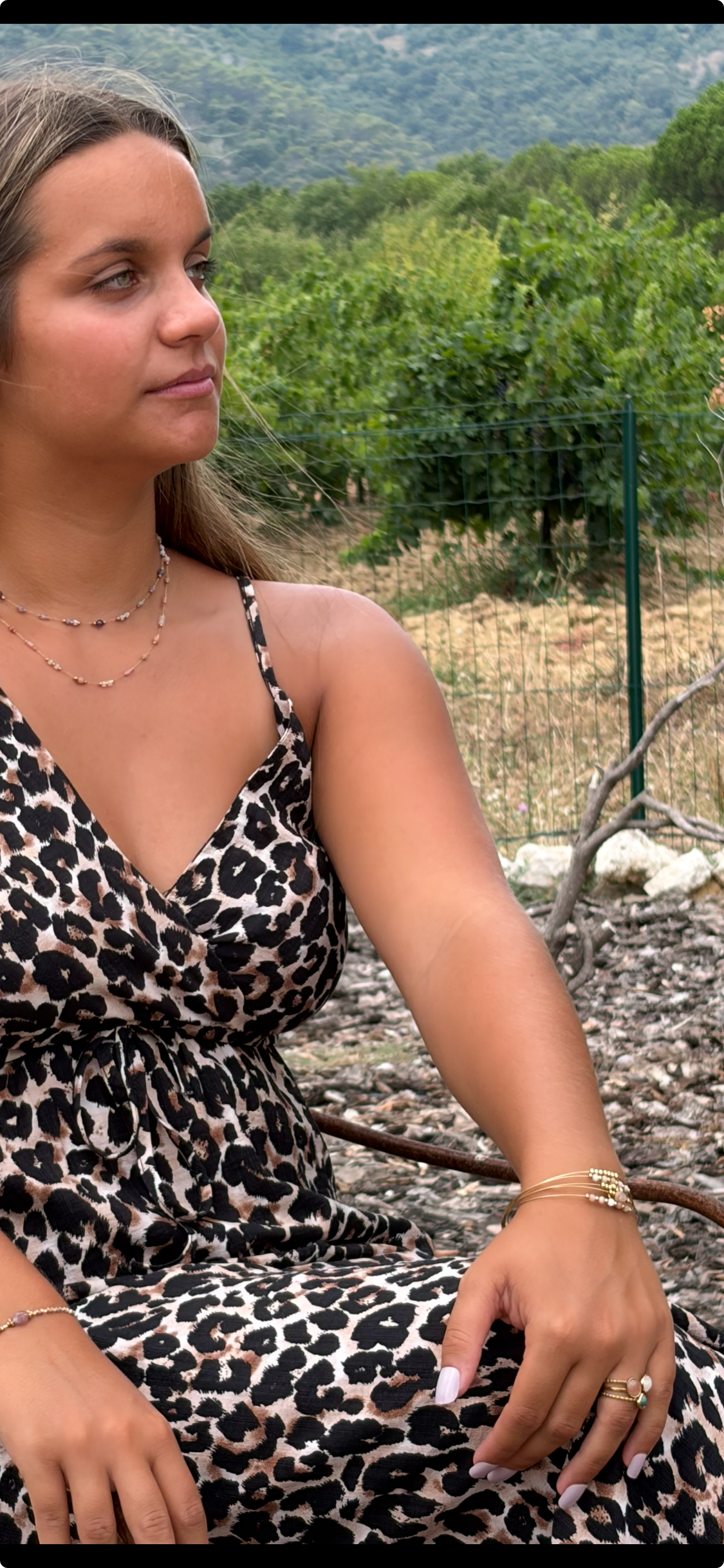 Collier Joye – Chaîne Dorée & Pierres Naturelles