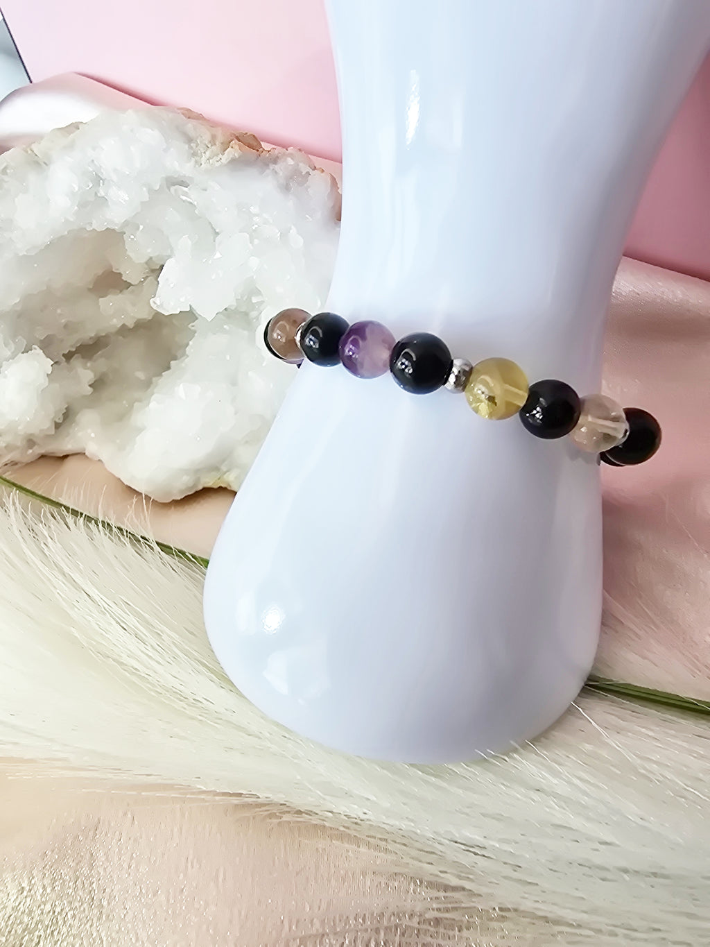 Armure éthérique : Obsidienne dorée, fluorite, tourmaline noire.