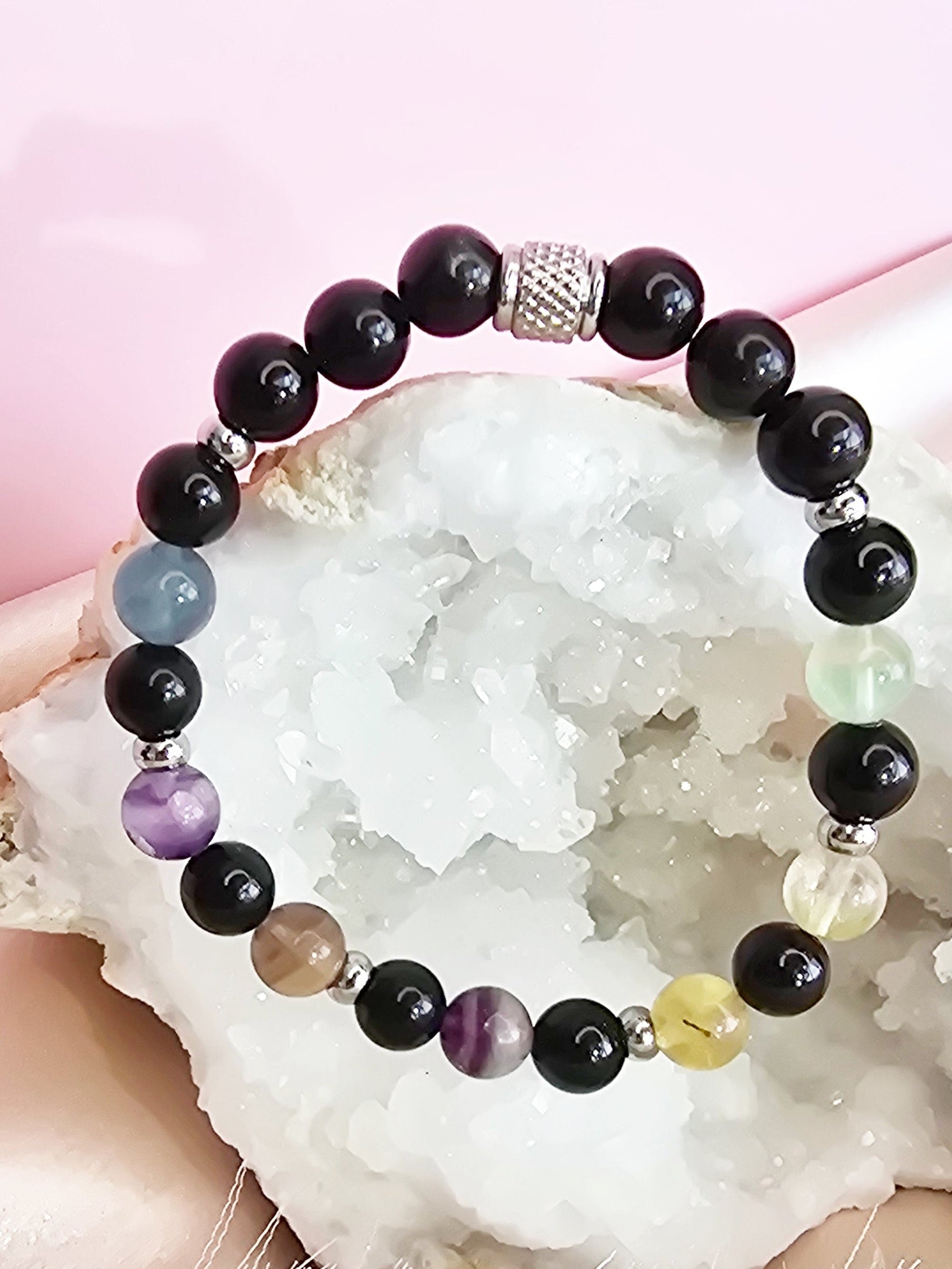 Armure éthérique : Obsidienne dorée, fluorite, tourmaline noire.