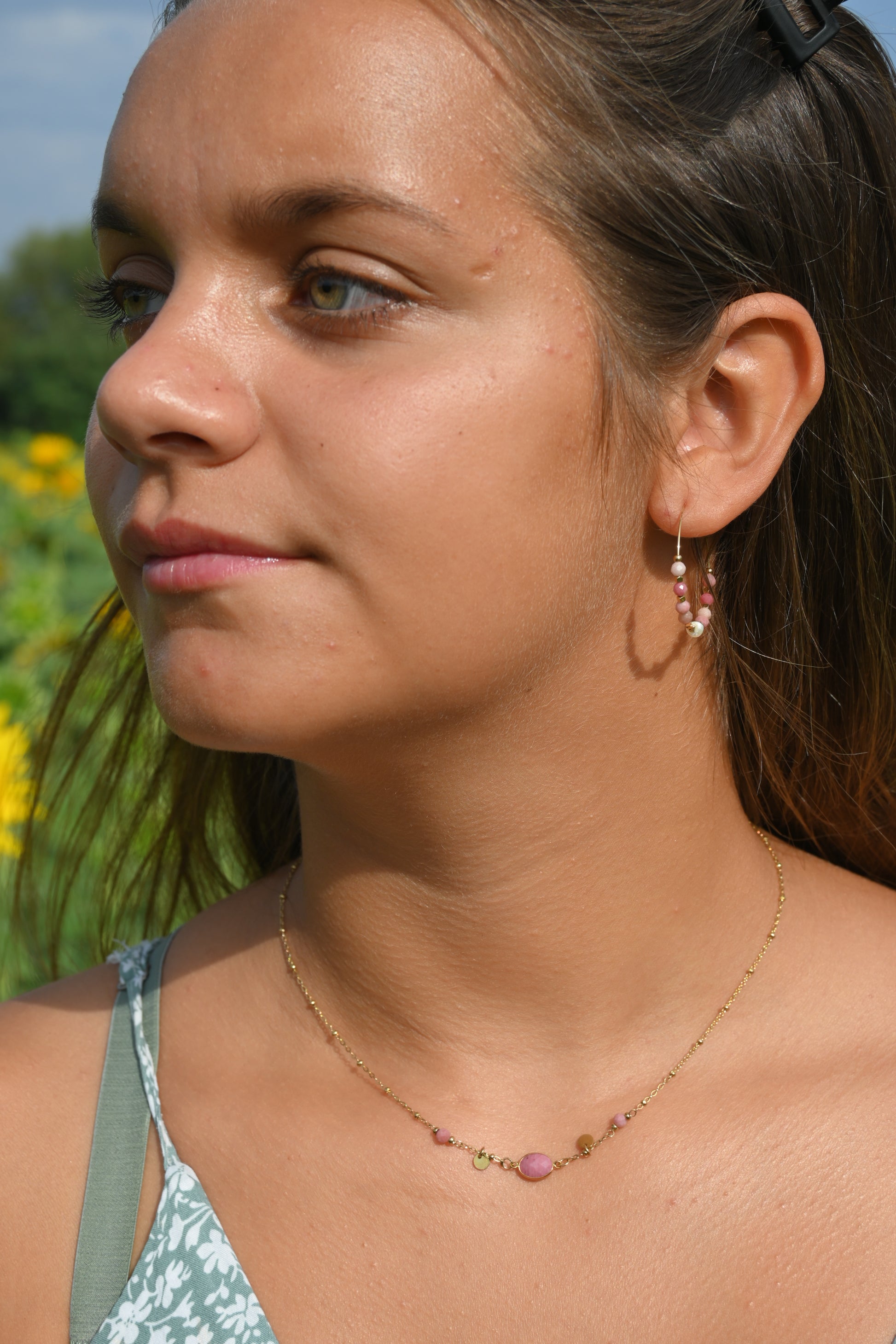 Collier Maurine – Pierre Naturelle & Sequins Dorés
