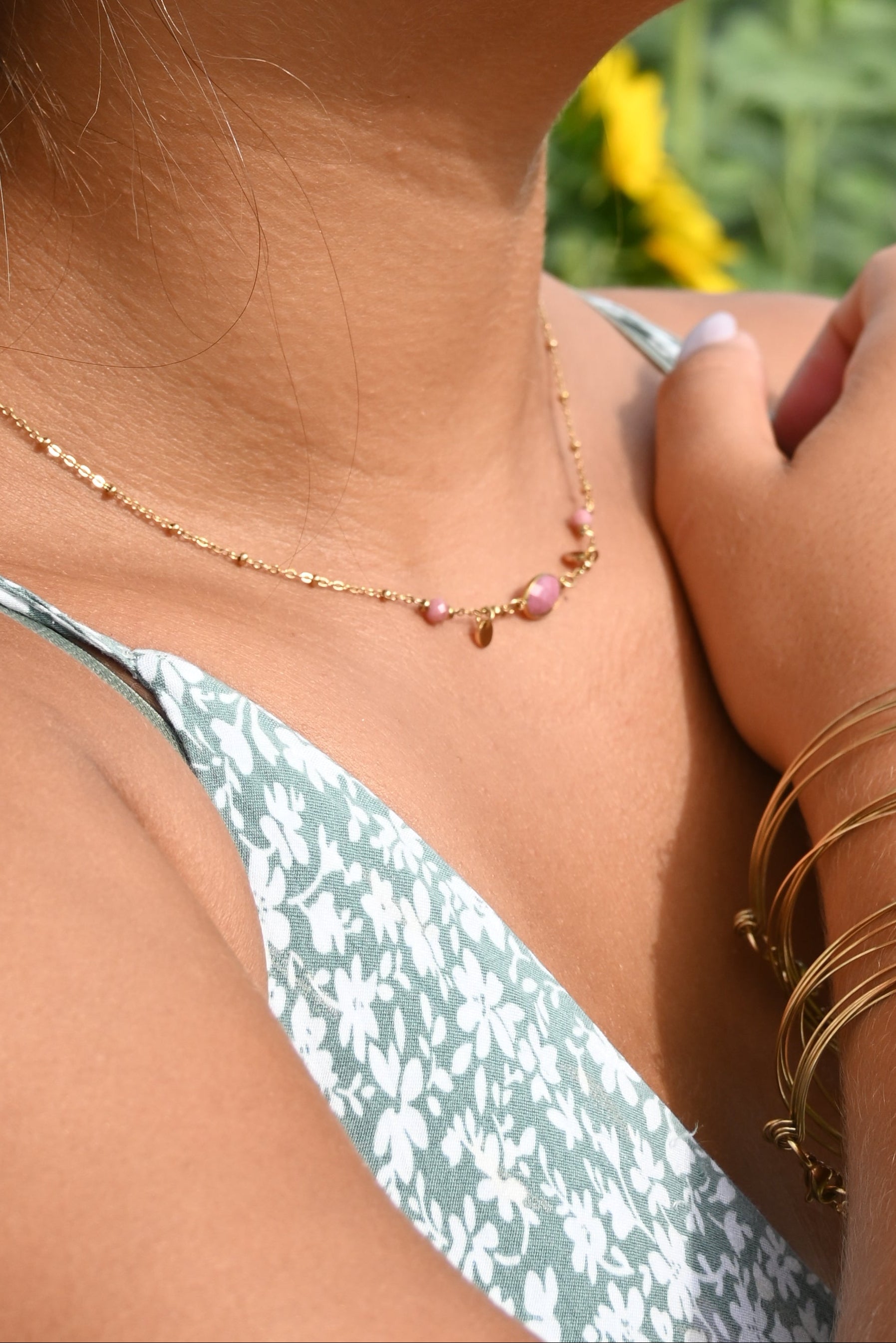 Collier Maurine – Pierre Naturelle & Sequins Dorés