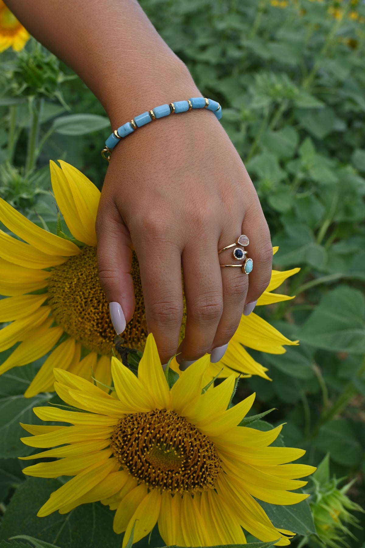 Bracelet AZILAL – Sodalite, Agate Rose, Howlite ou Amazonite Avec ou sans charms