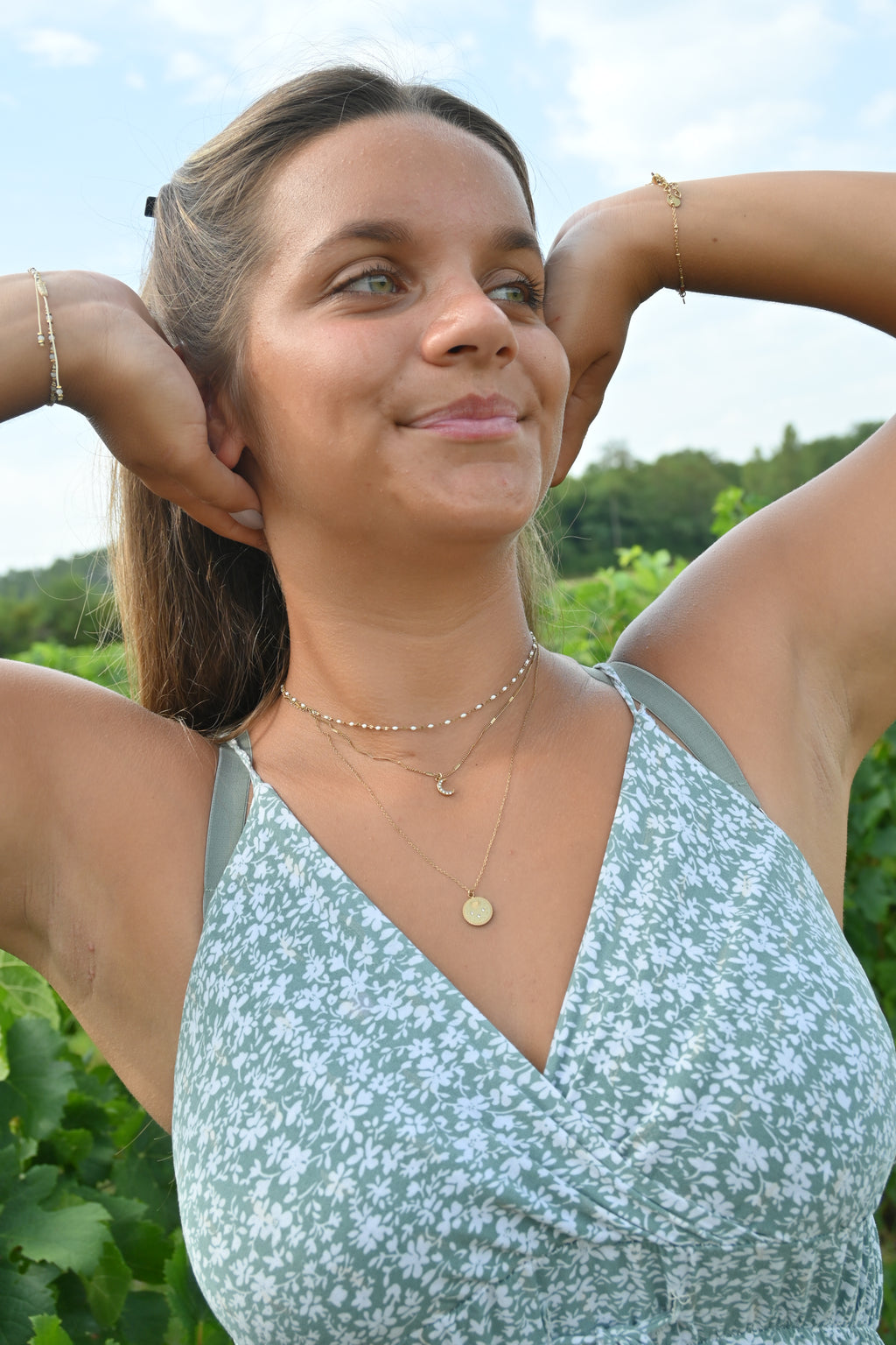 Collier Talia – 3 Rangs Lune, Médaillon Étoiles & Maille Grain de Café Émaillée
