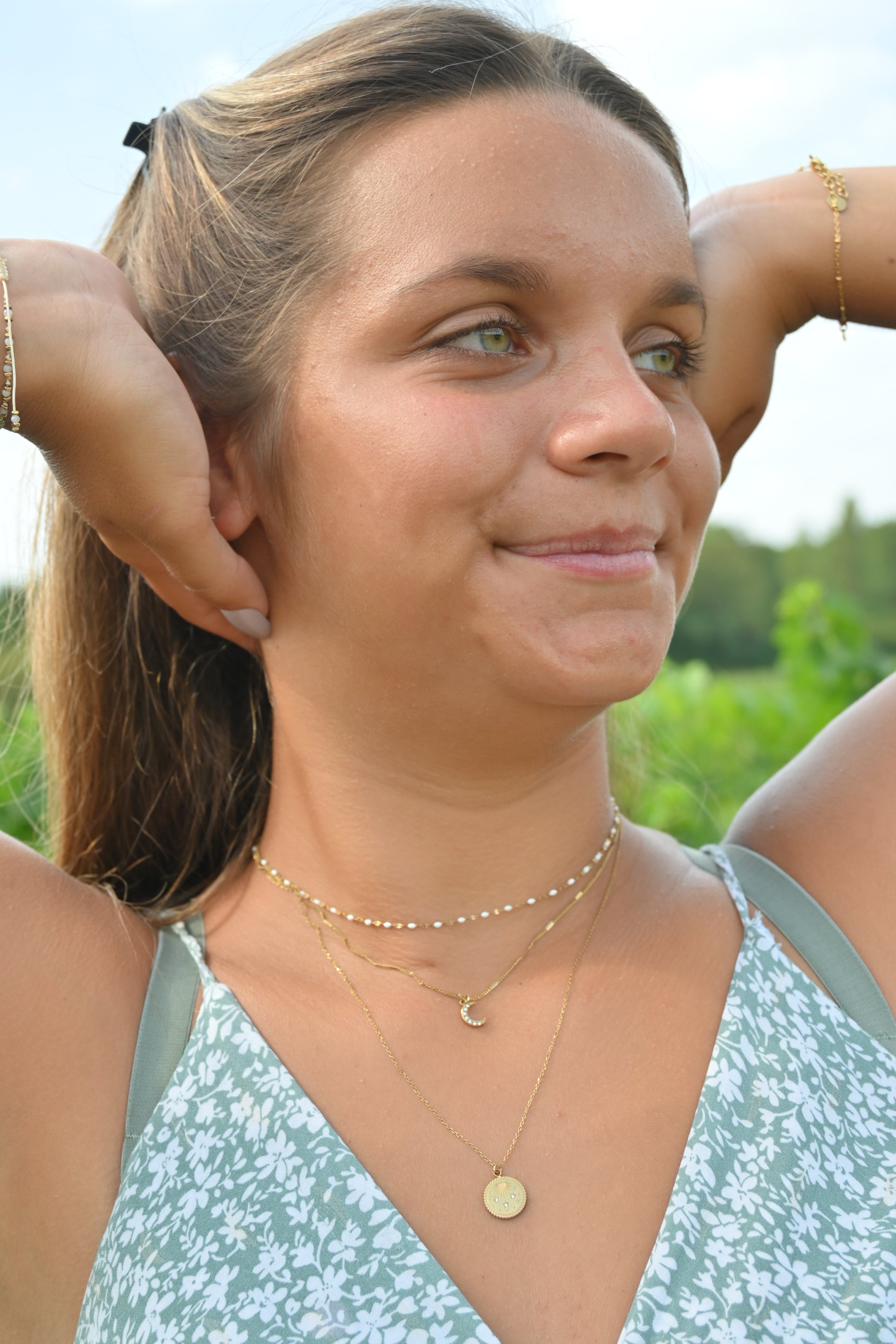 Collier Talia – 3 Rangs Lune, Médaillon Étoiles & Maille Grain de Café Émaillée