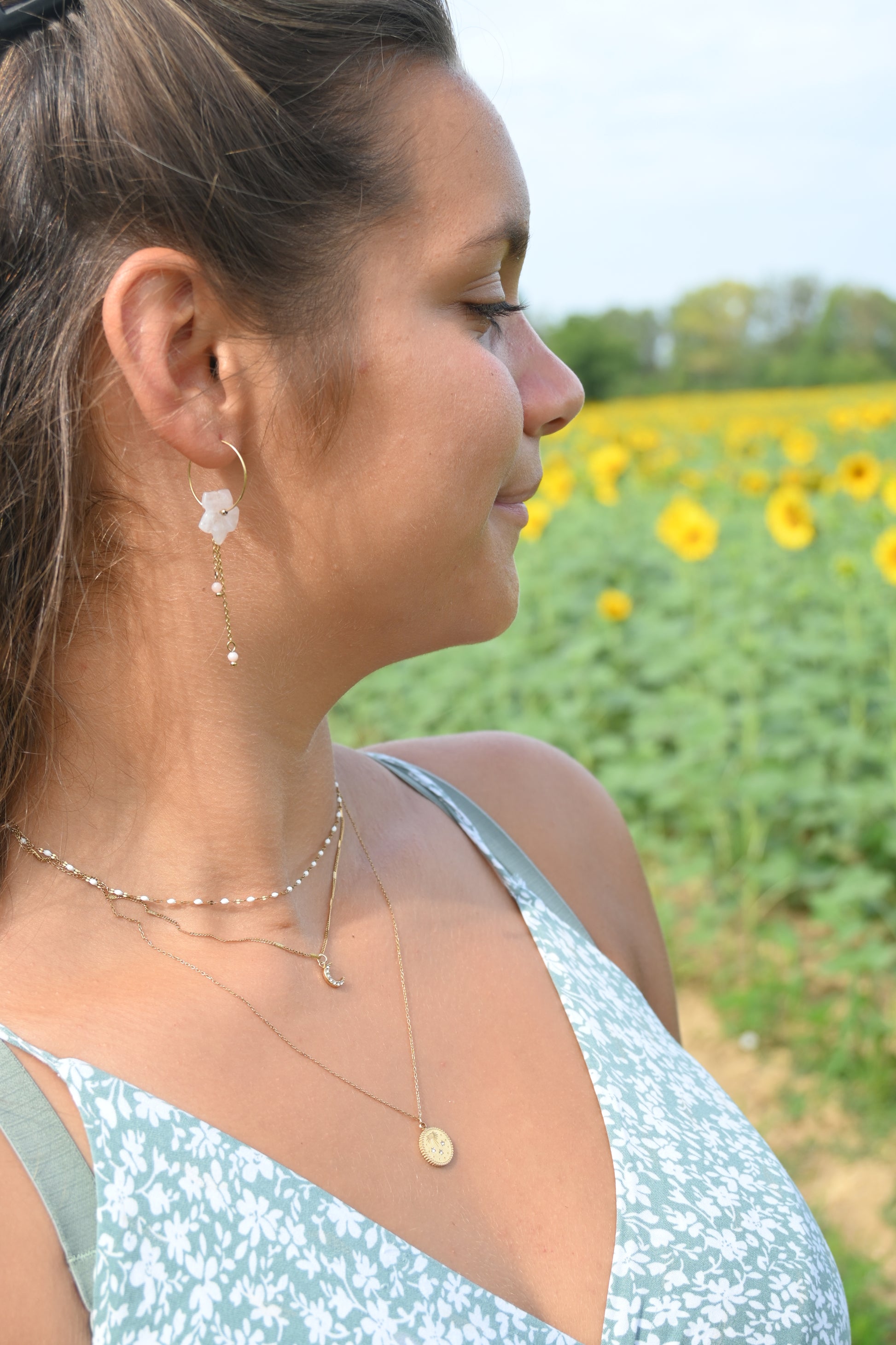 Collier Talia – 3 Rangs Lune, Médaillon Étoiles & Maille Grain de Café Émaillée