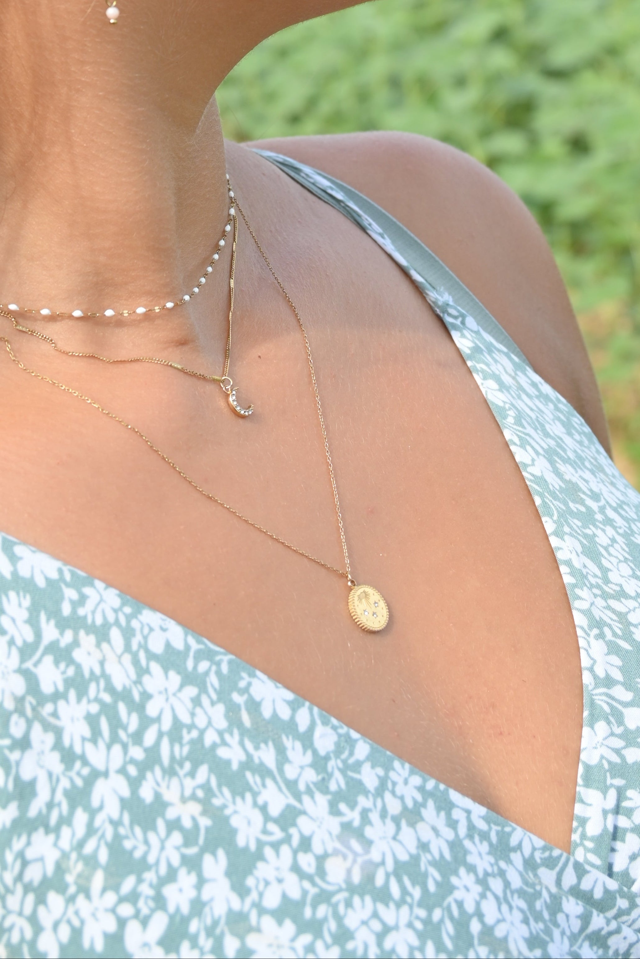 Collier Talia – 3 Rangs Lune, Médaillon Étoiles & Maille Grain de Café Émaillée