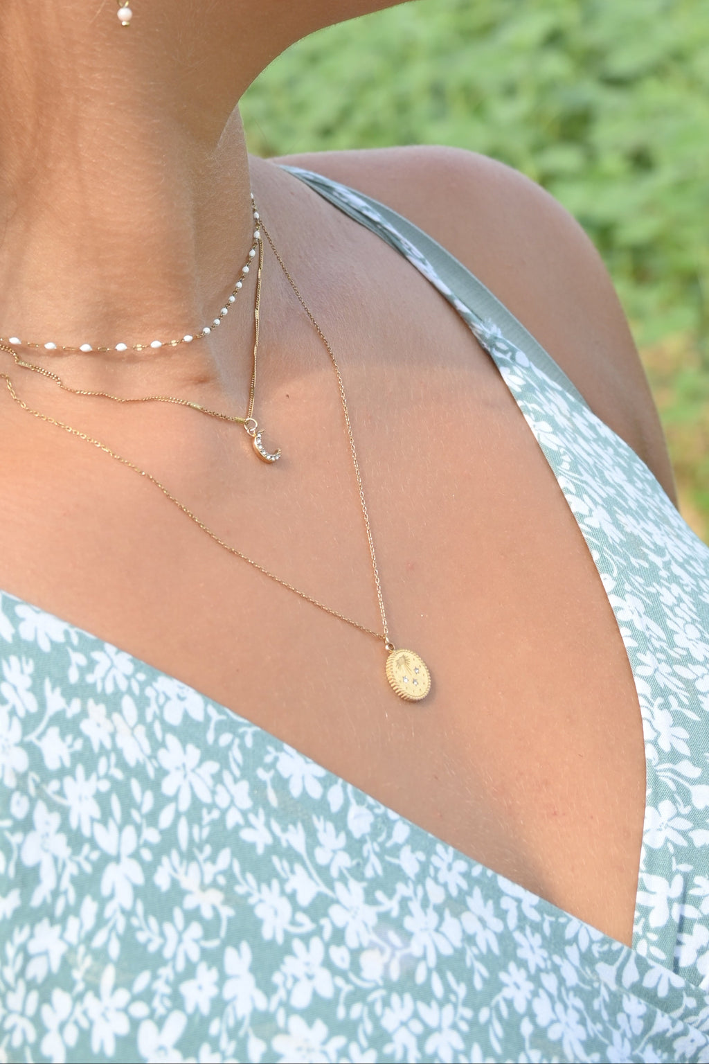 Collier Talia – 3 Rangs Lune, Médaillon Étoiles & Maille Grain de Café Émaillée