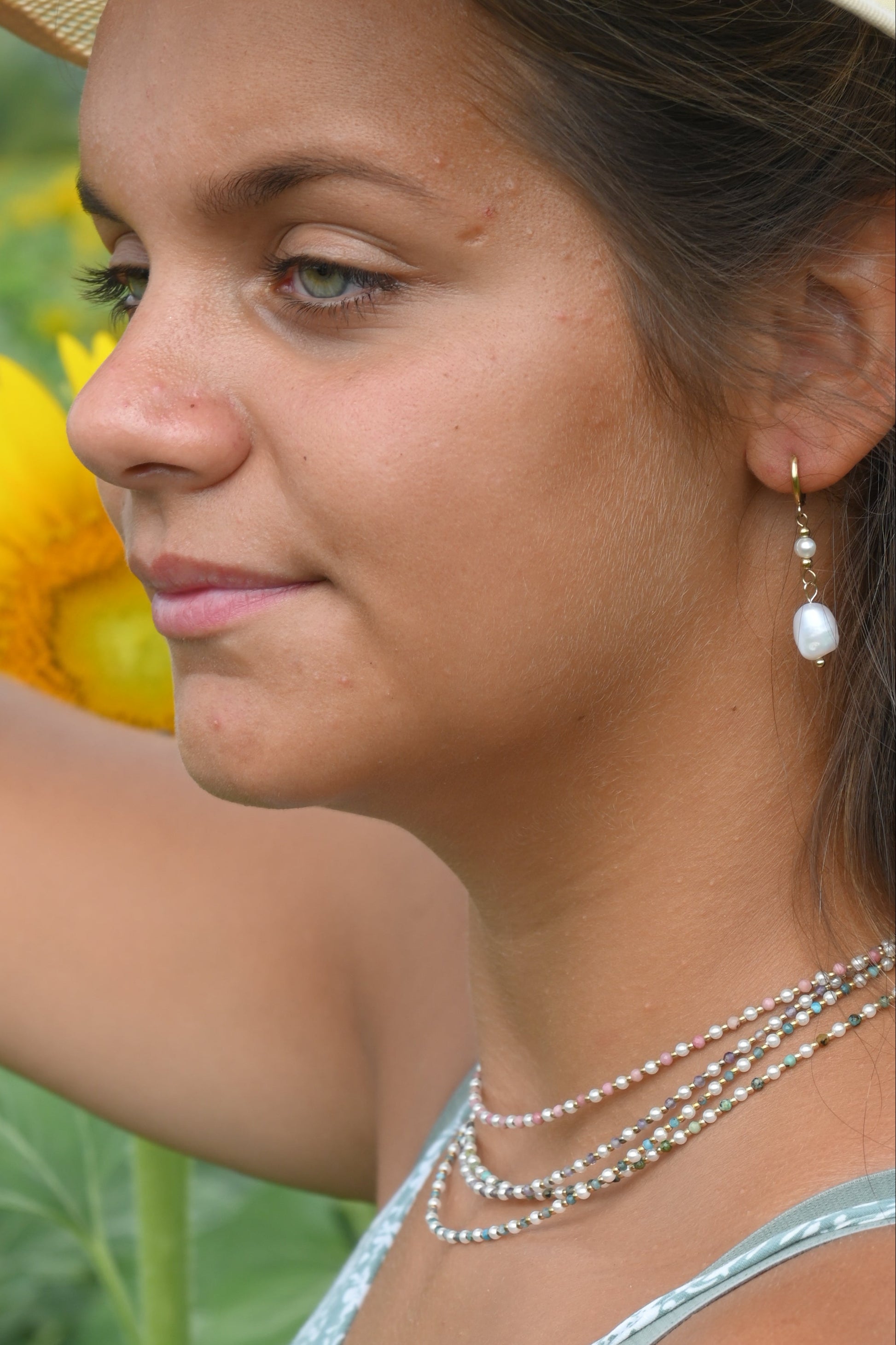 Boucles d'Oreilles Perla – Créoles Dorées & Perles d'Eau Douce Baroques