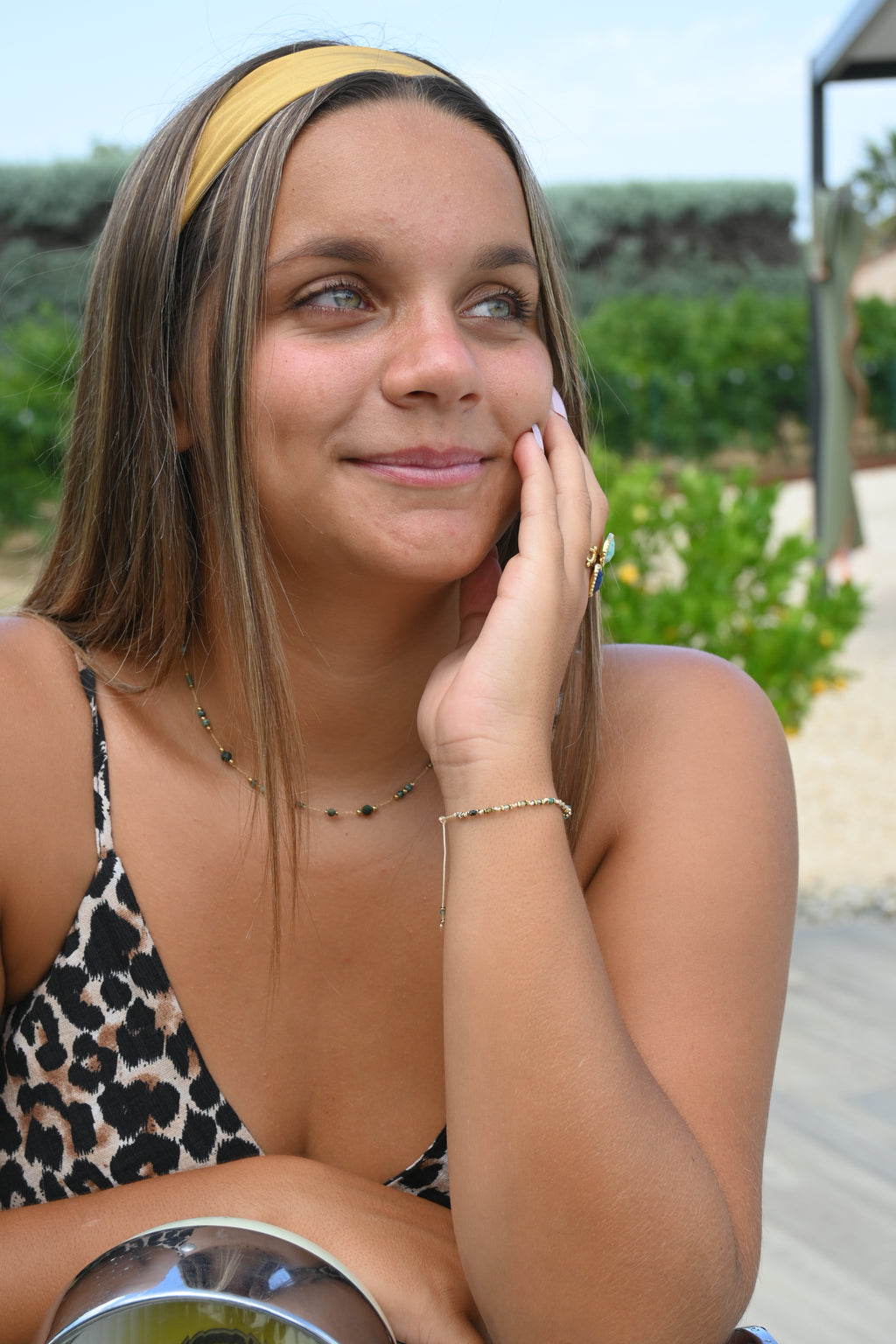 Collier Joye – Chaîne Dorée & Pierres Naturelles
