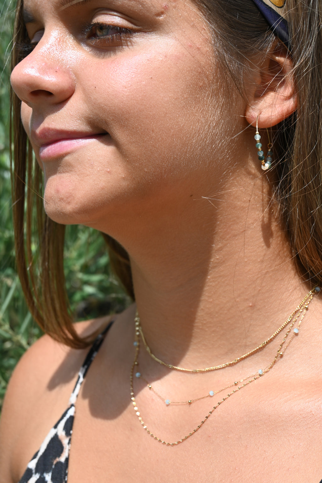 Collier Elya – 3 Rangs Dorés & Pâtes de Verre