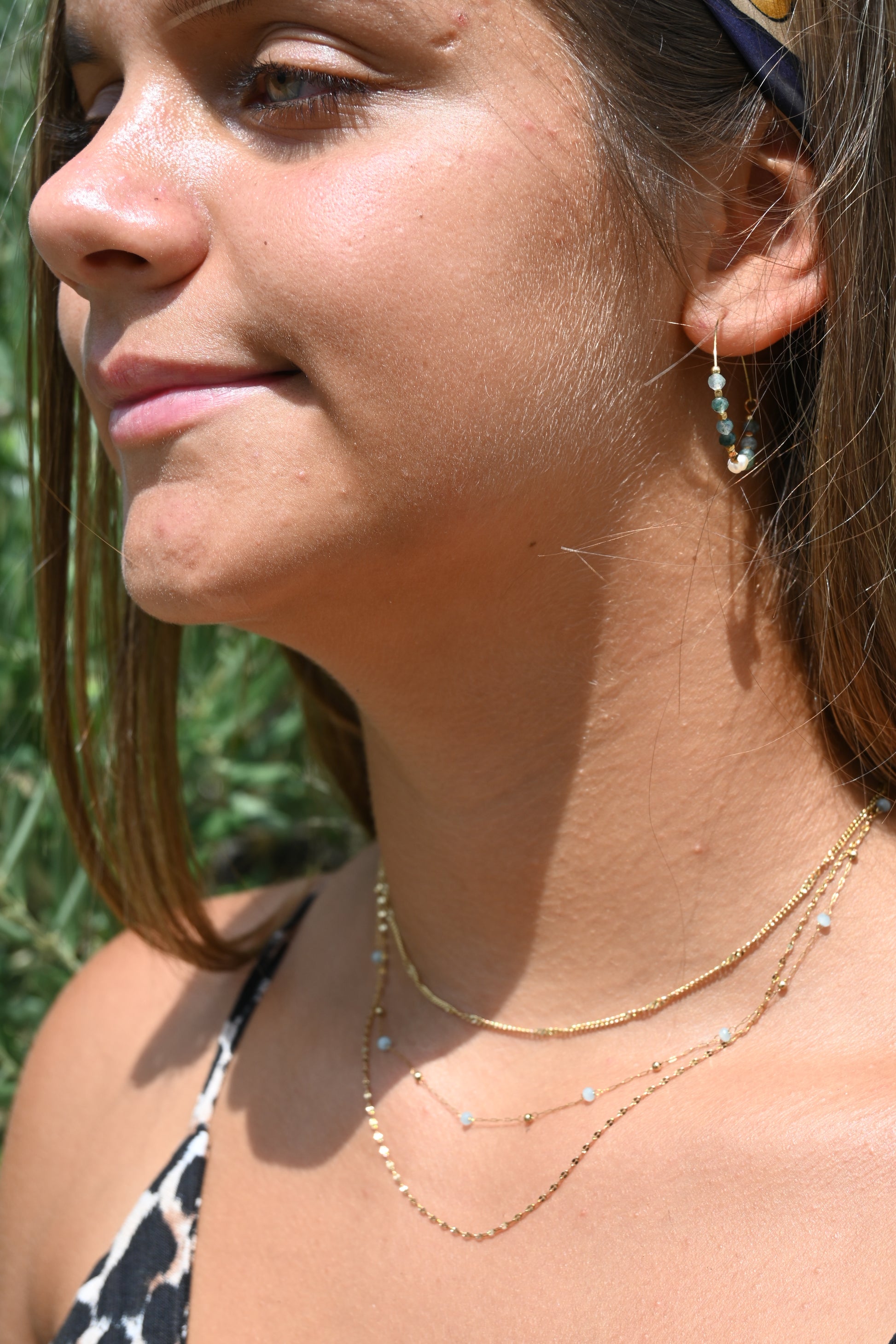 Collier Elya – 3 Rangs Dorés & Pâtes de Verre