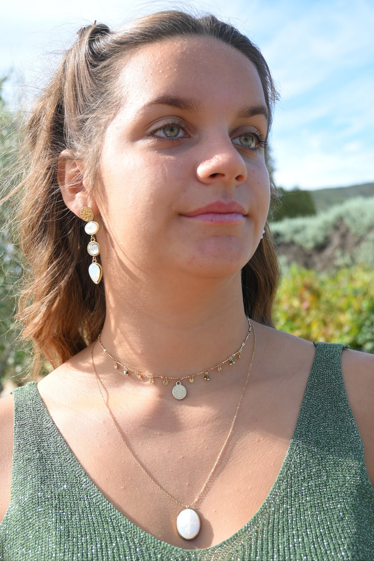 Boucles d'oreilles Liv – Nacre & Cristal | Acier Doré Pendant