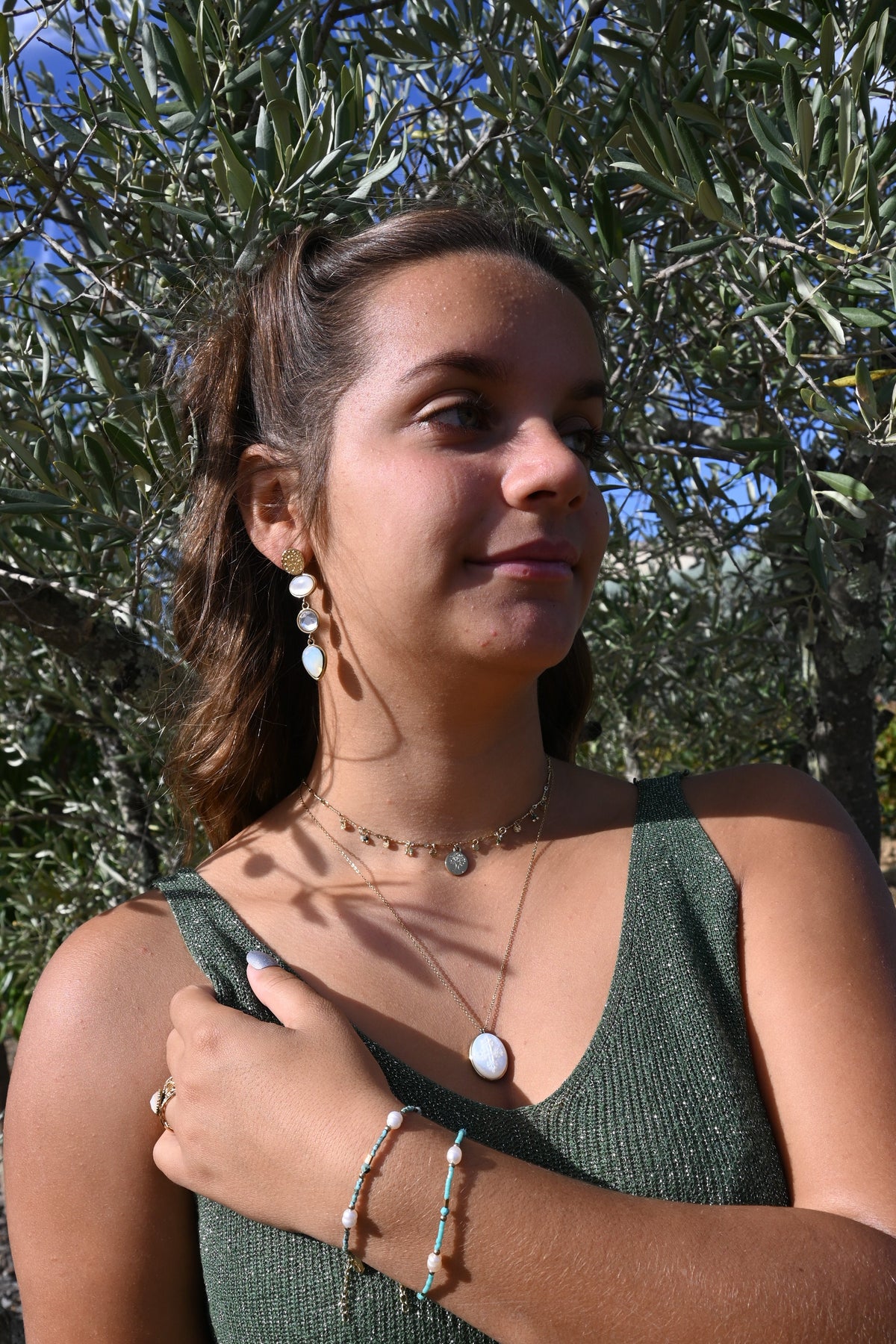 Boucles d'oreilles Liv – Nacre & Cristal | Acier Doré Pendant