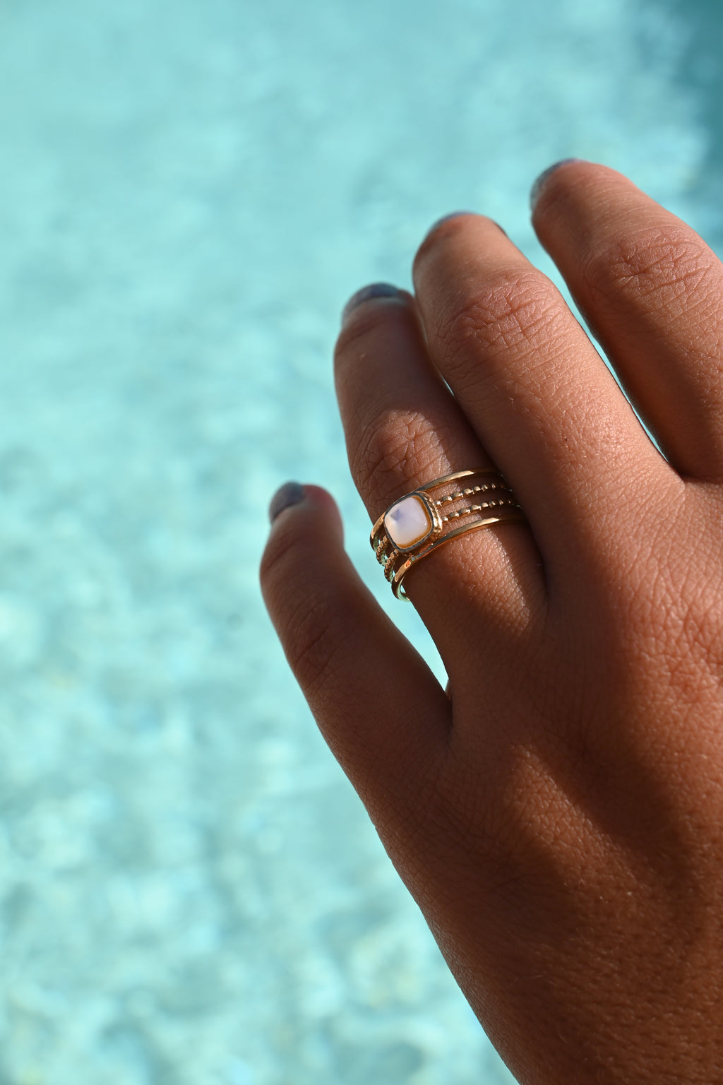 Bague Amaé – 4 Rangs & Pierre Naturelle Carrée