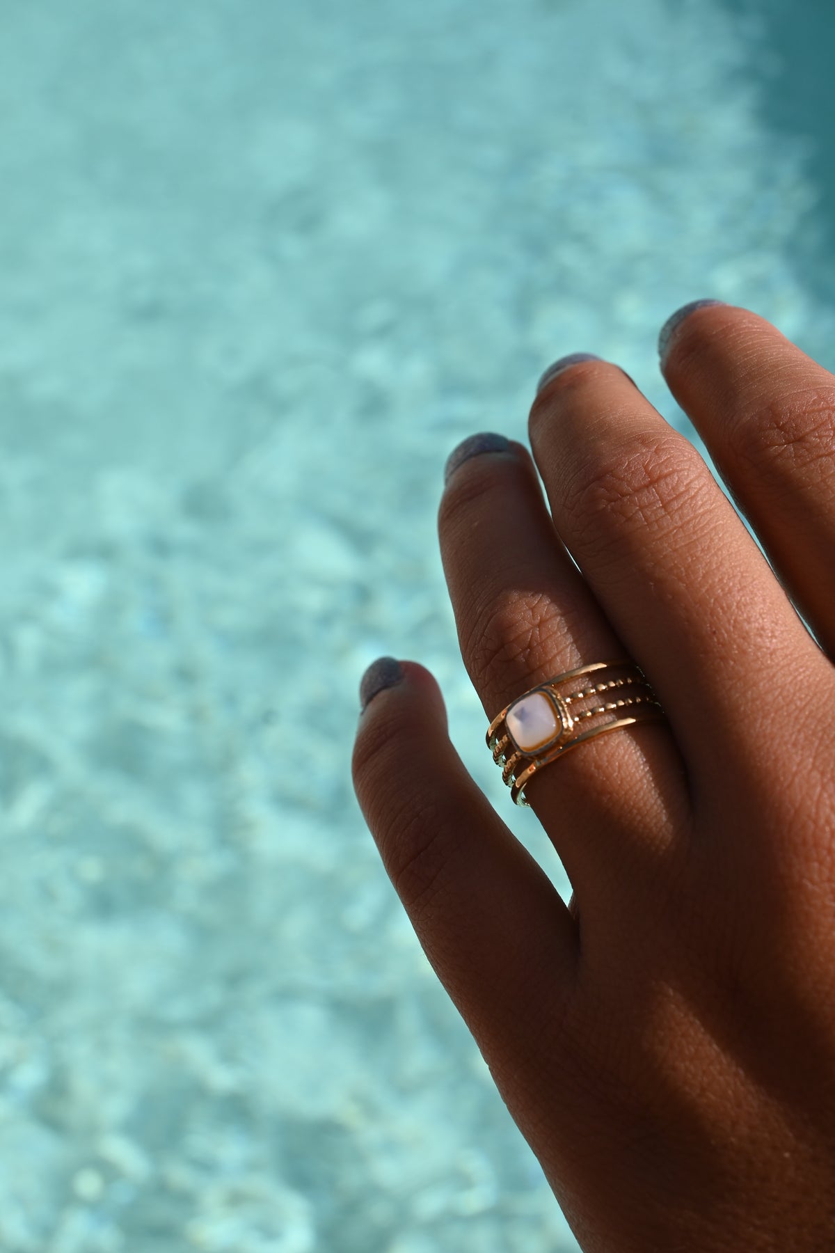 Bague Amaé – 4 Rangs & Pierre Naturelle Carrée