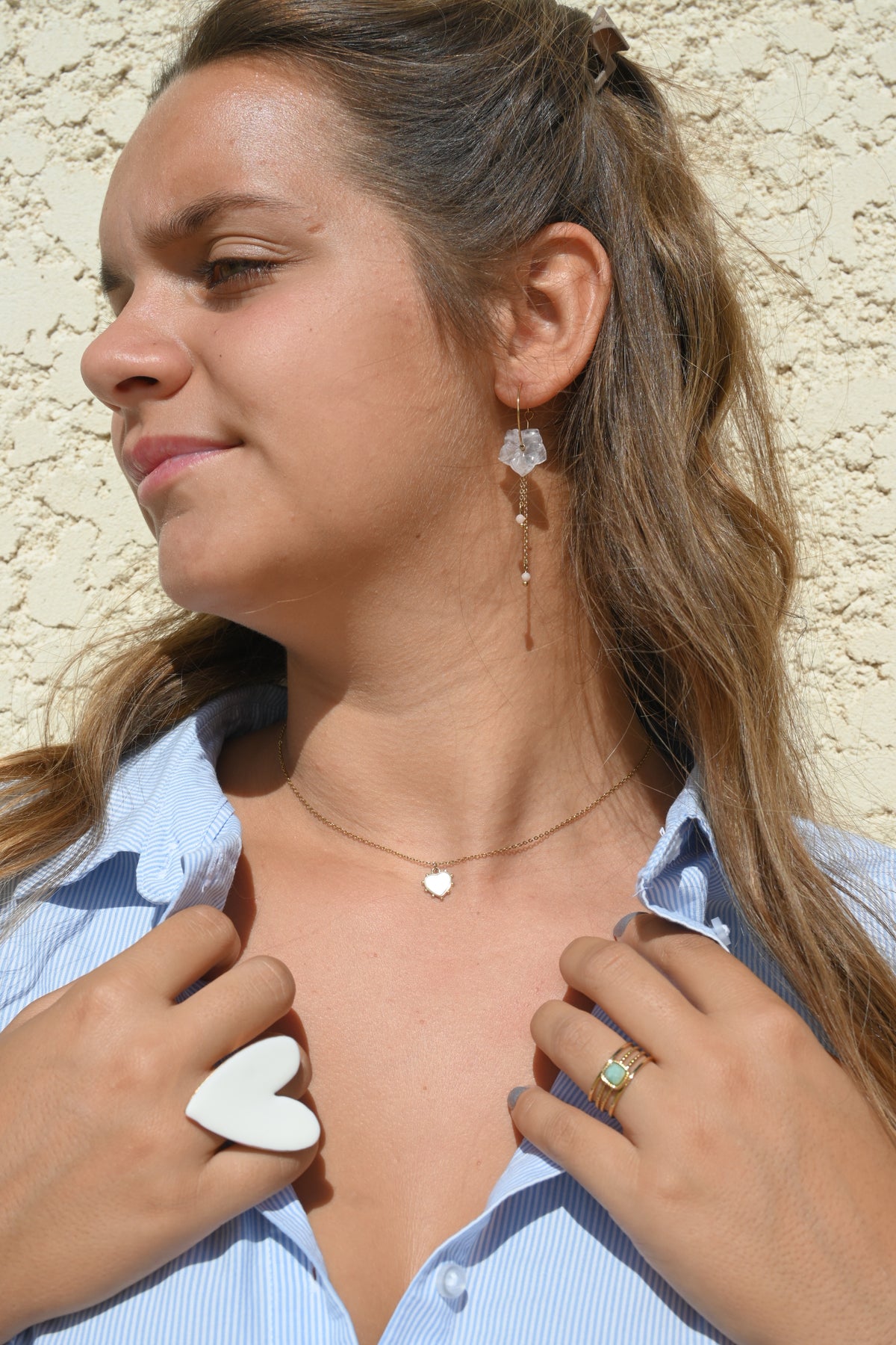 Boucles d'Oreilles Fani – Créoles Fleur en Pierre Naturelle & Chaînes Pendantes