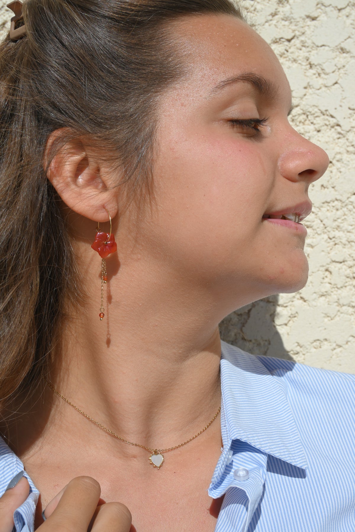 Boucles d'Oreilles Fani – Créoles Fleur en Pierre Naturelle & Chaînes Pendantes