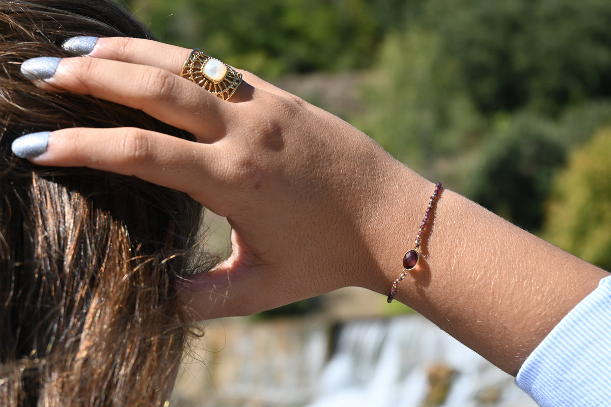 Bague Angelina – Nacre & Motif Solaire | Acier Doré Ajustable