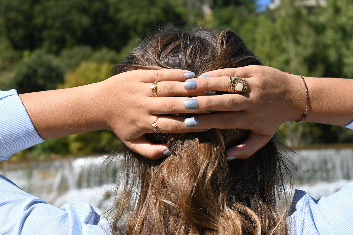 Bague Angelina – Nacre & Motif Solaire | Acier Doré Ajustable