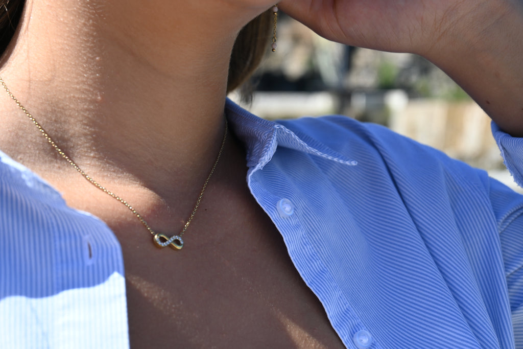 Collier Rachel — Symbole Infini Pavé Strass • Acier Inoxydable Doré