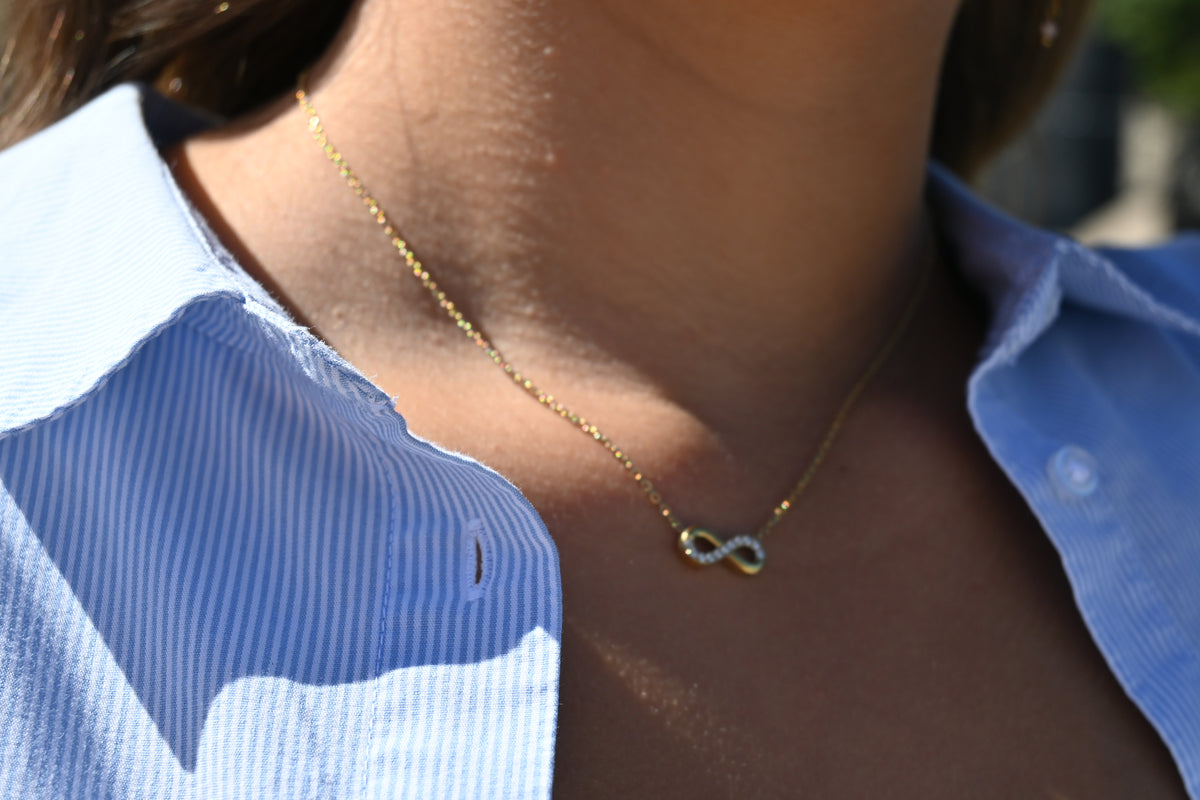 Collier Rachel — Symbole Infini Pavé Strass • Acier Inoxydable Doré