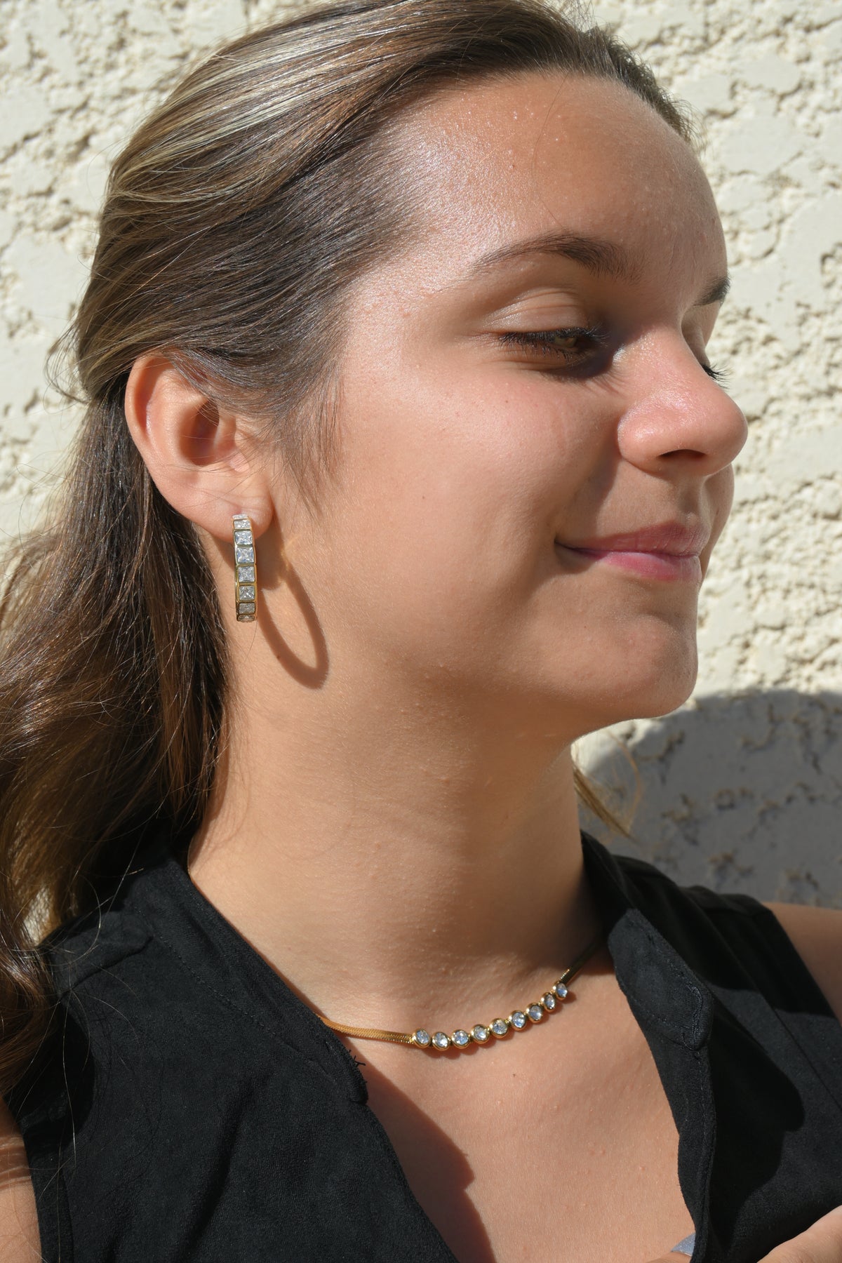 SOPHIE – Boucles d’oreilles créoles dorées ornées de cristaux, 3 cm