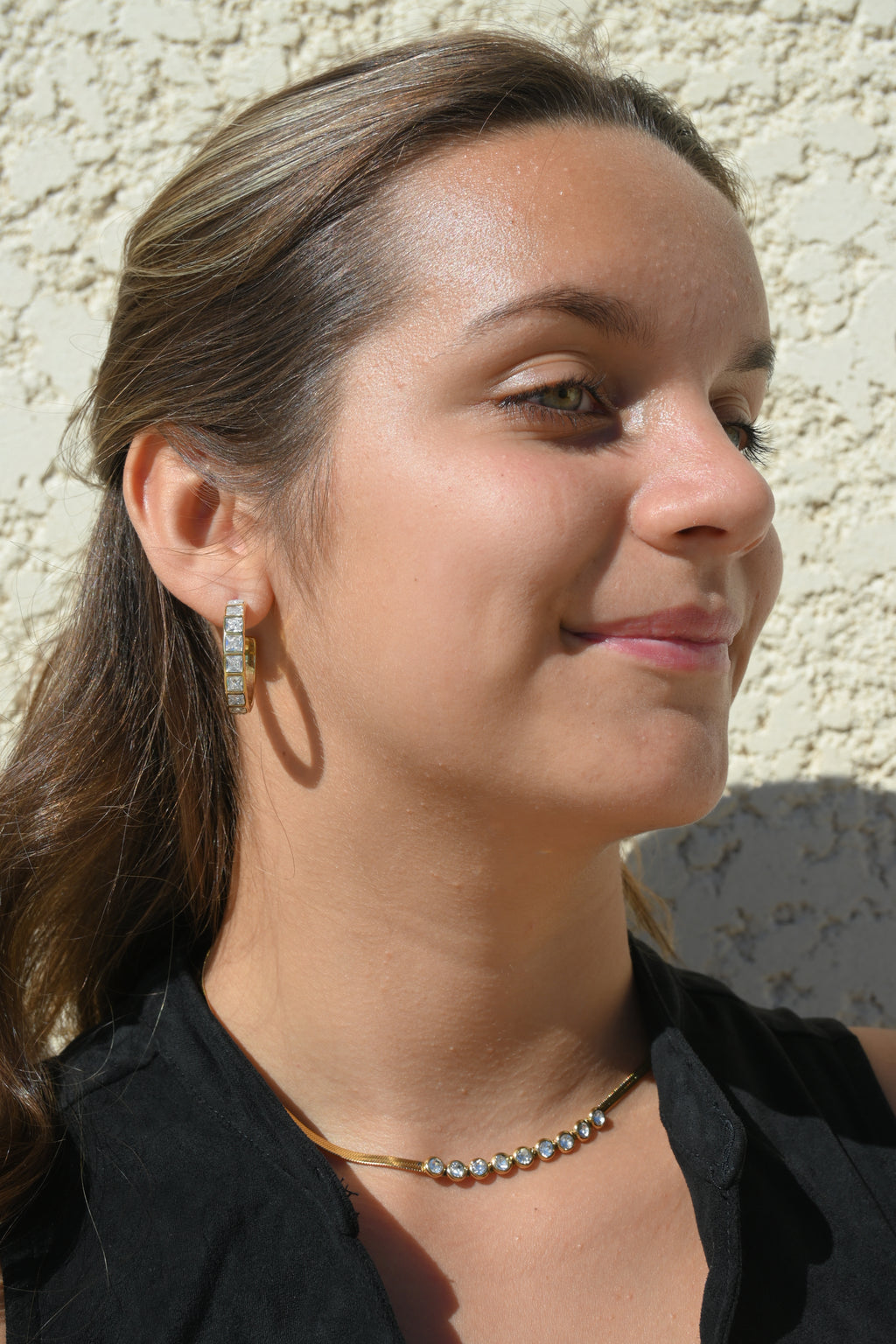 SOPHIE – Boucles d’oreilles créoles dorées ornées de cristaux, 3 cm