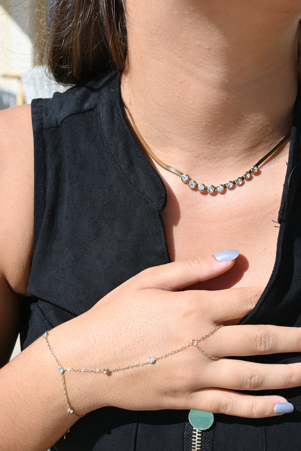 Collier JEN doré – Chaîne serpent et pierres scintillantes