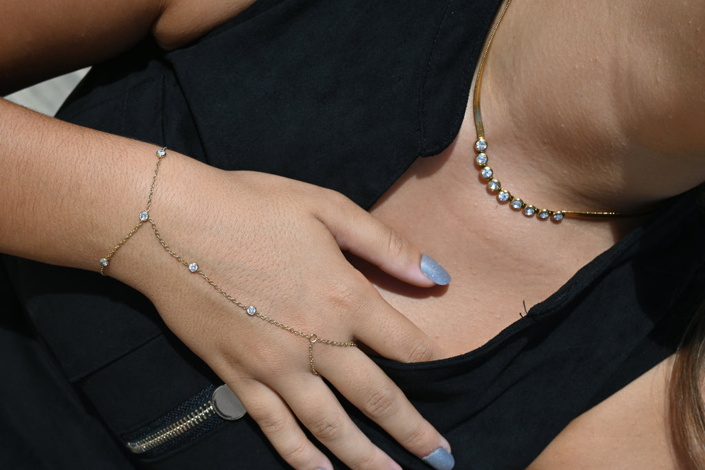 Collier JEN doré – Chaîne serpent et pierres scintillantes