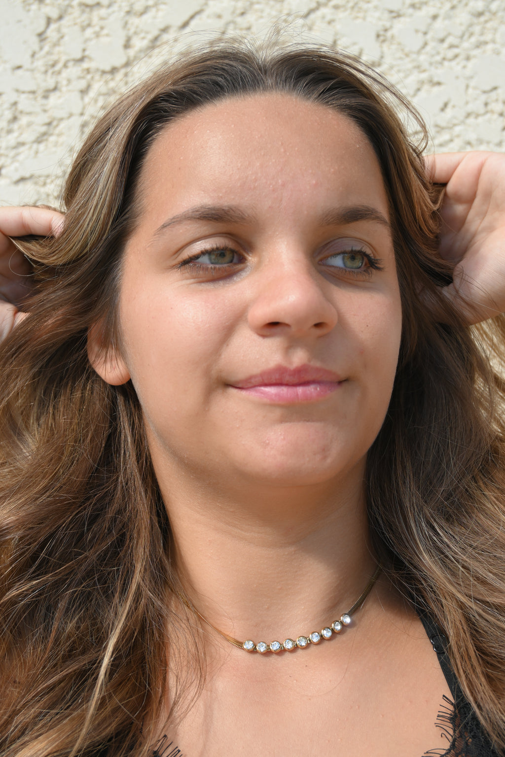 Collier JEN doré – Chaîne serpent et pierres scintillantes