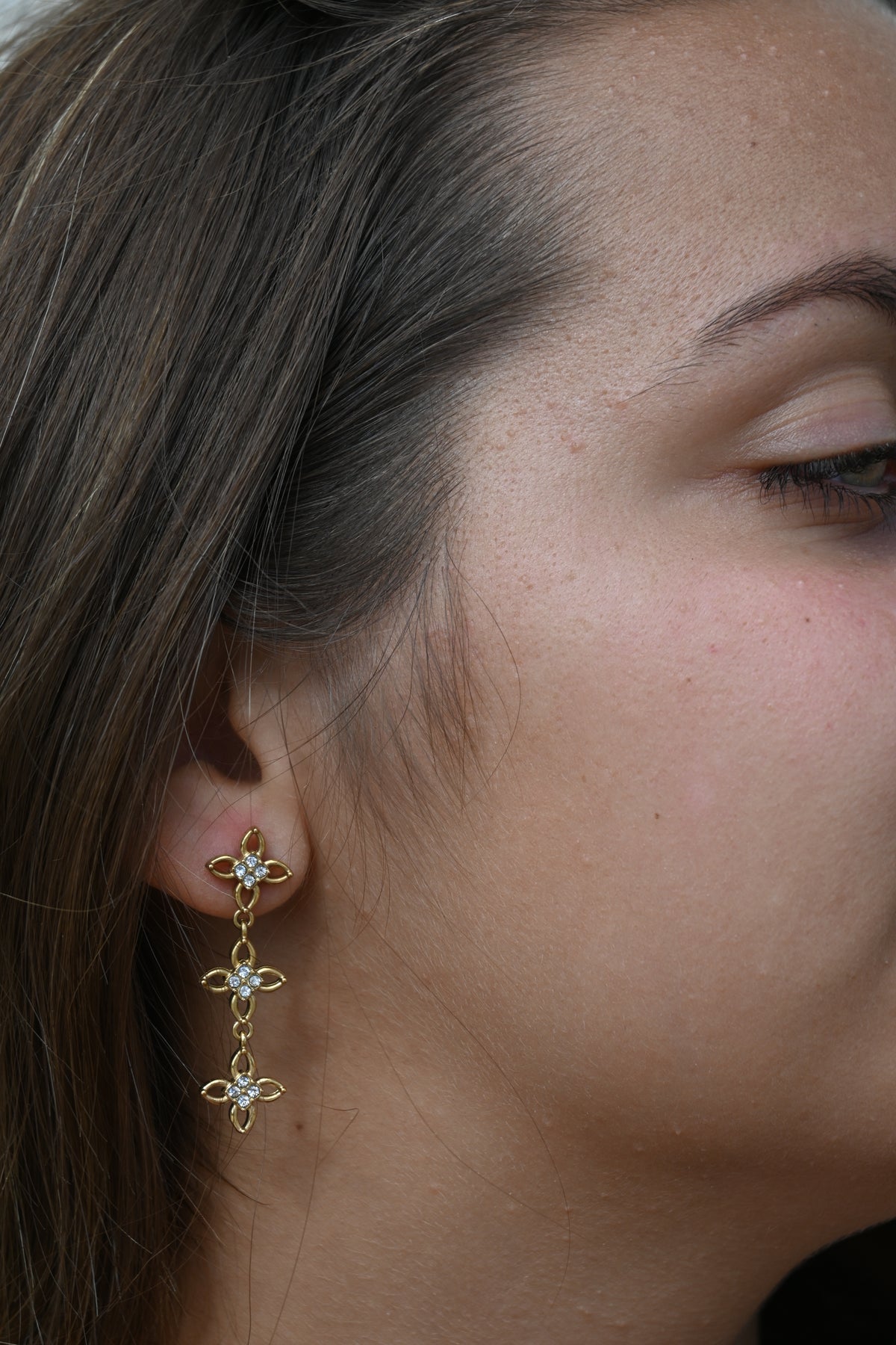 BLAKE – Boucles d’oreilles fleurs pendantes à strass