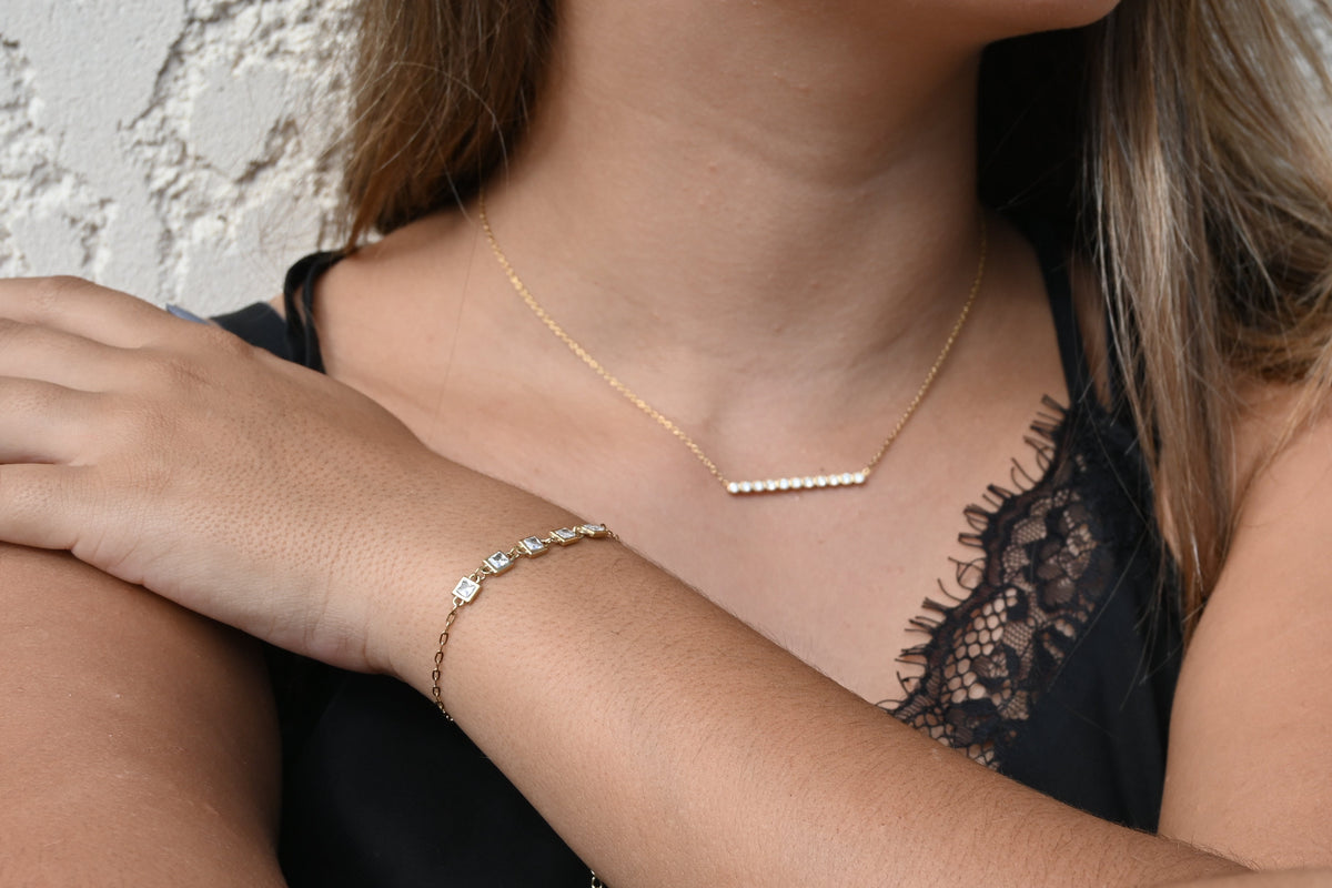 GRACE – Bracelet doré en acier inoxydable à strass carrés