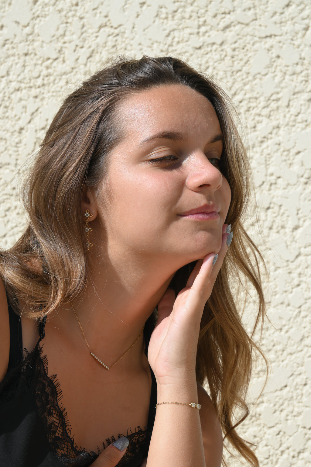 BLAKE – Boucles d’oreilles fleurs pendantes à strass